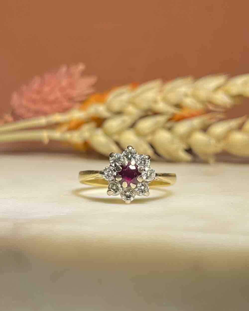 Bague Marguerite Rubis &amp; Diamants "Miléna" - Elliade Paris