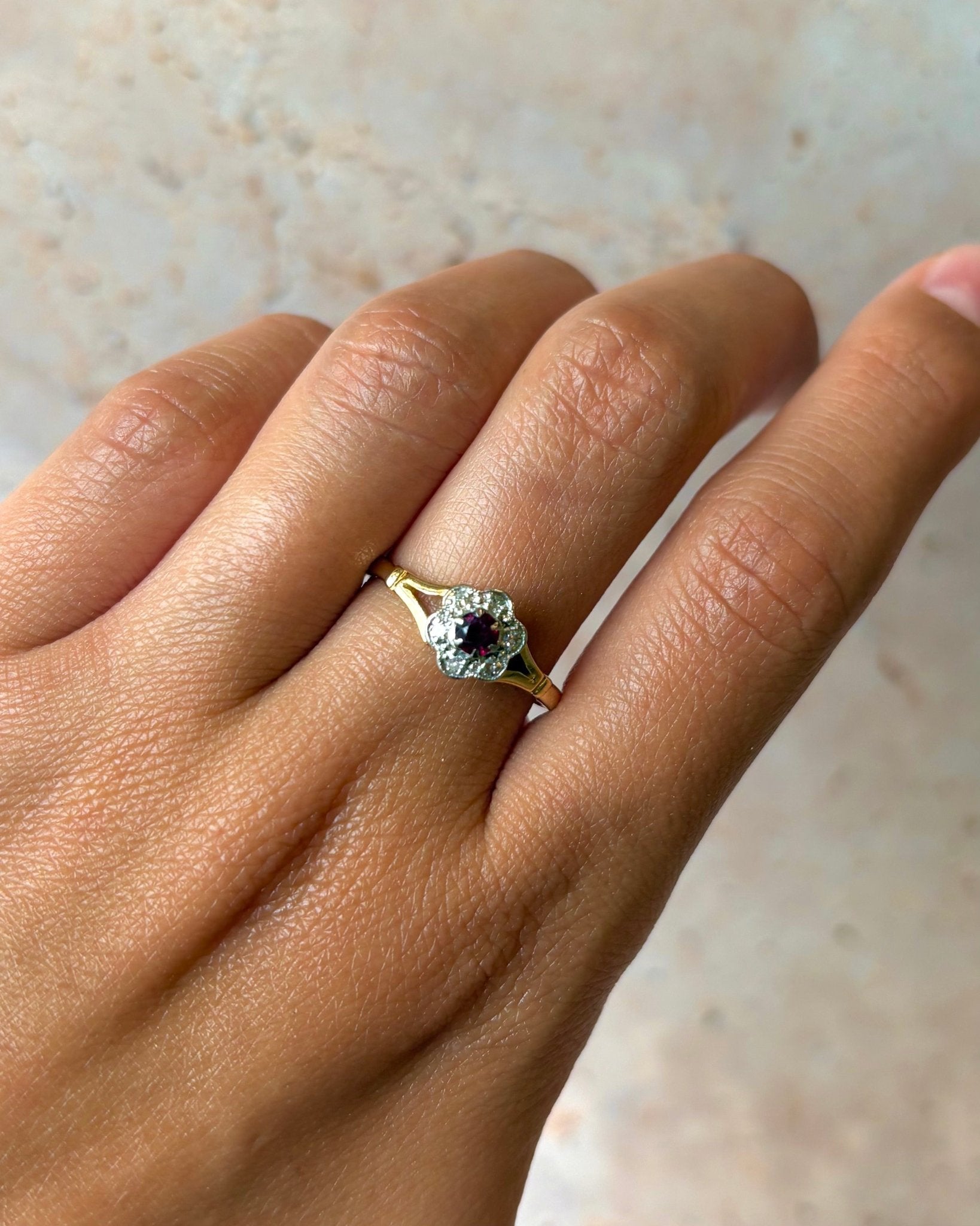 Bague Marguerite Rubis &amp; Diamants "Monica" - Elliade Paris