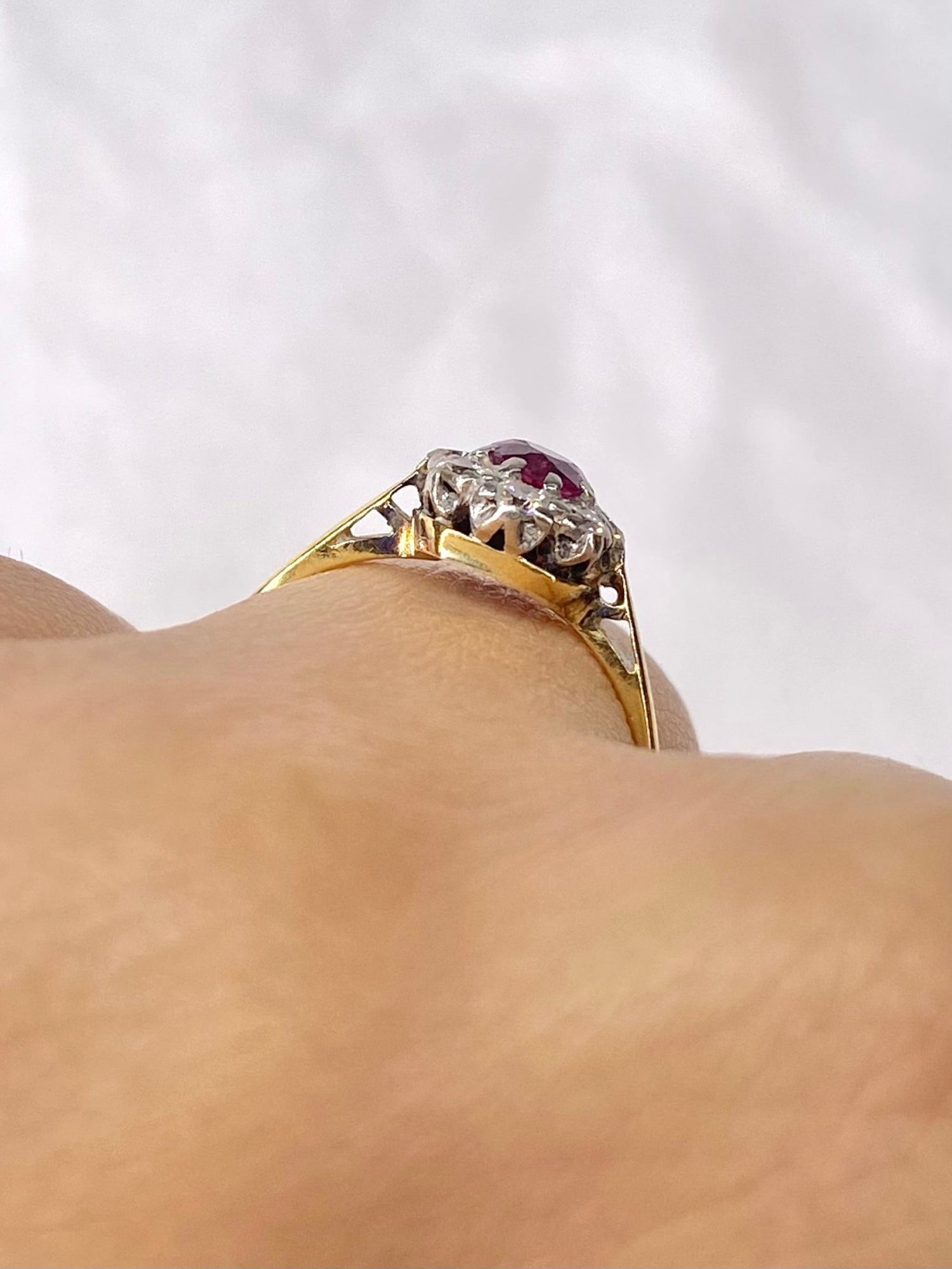 Bague Marguerite Rubis &amp; Diamants "Nour" - Elliade Paris