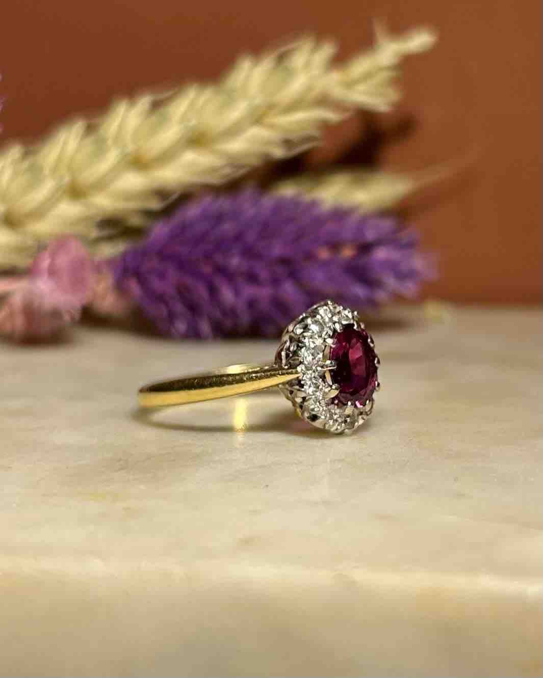 Bague Marguerite Rubis &amp; Diamants &quot;Orane&quot; - Elliade Paris