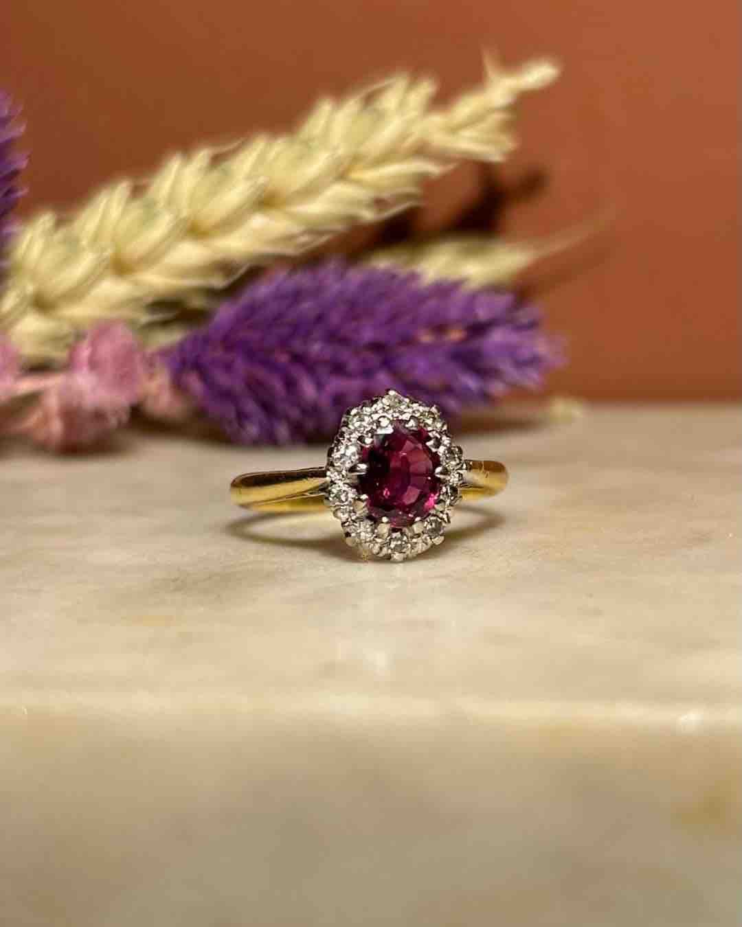 Bague Marguerite Rubis &amp; Diamants &quot;Orane&quot; - Elliade Paris