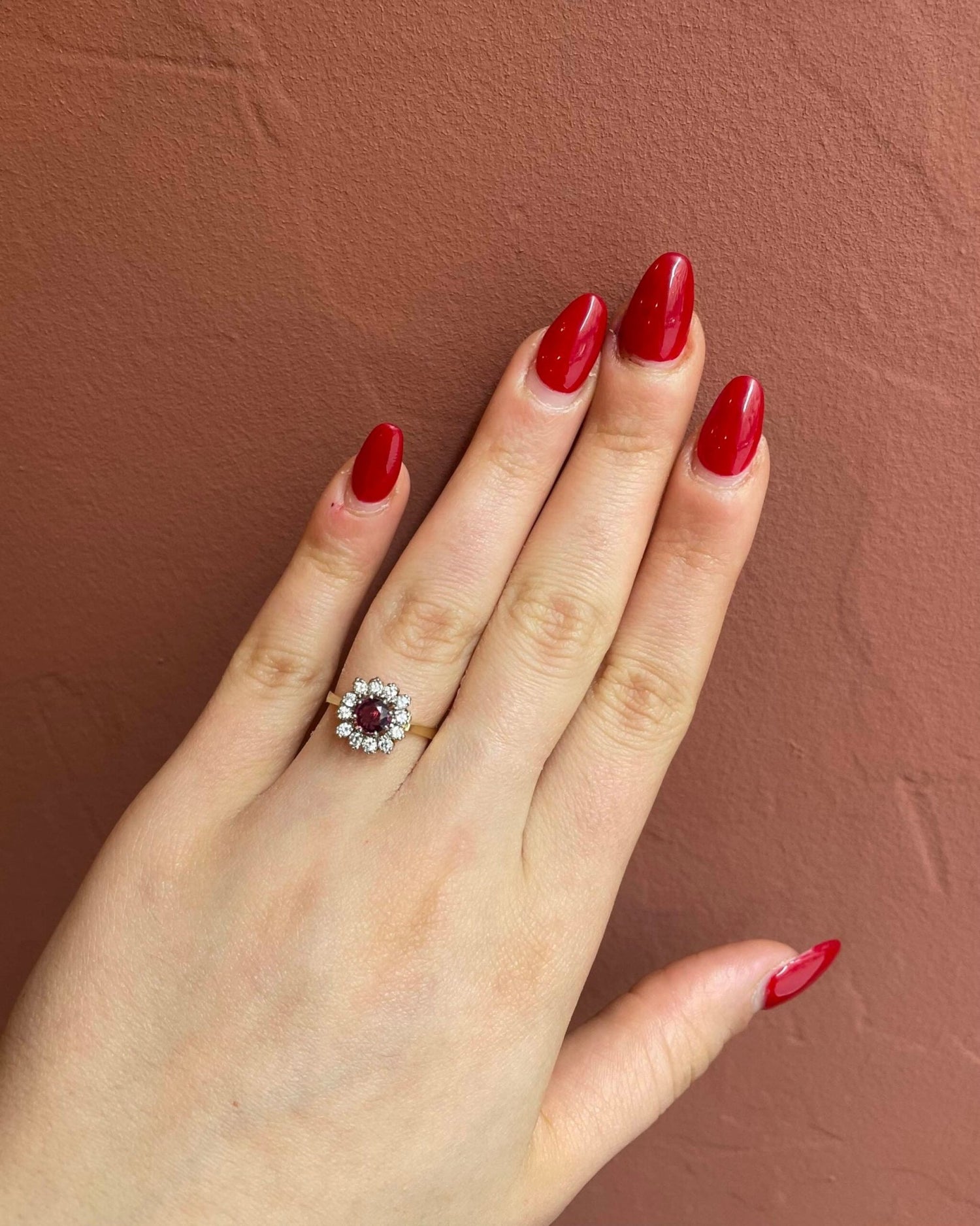 Bague Marguerite Rubis &amp; Diamants &quot;Skylar&quot; - Elliade Paris