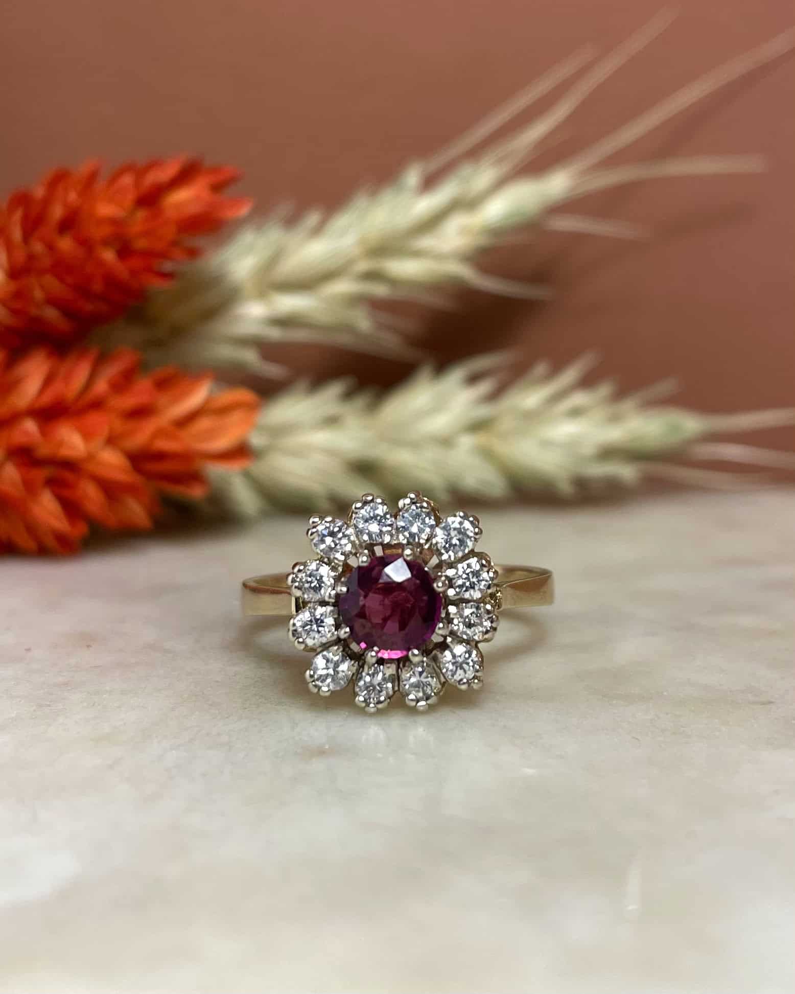 Bague Marguerite Rubis &amp; Diamants &quot;Skylar&quot; - Elliade Paris