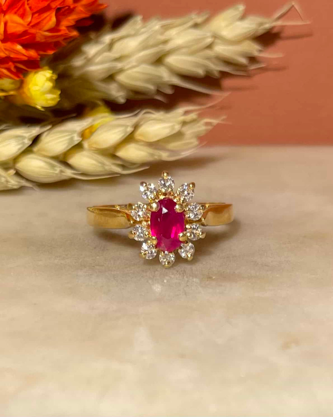 Anillo de margaritas con rubí &quot;Sidonie&quot; y 10 diamantes
