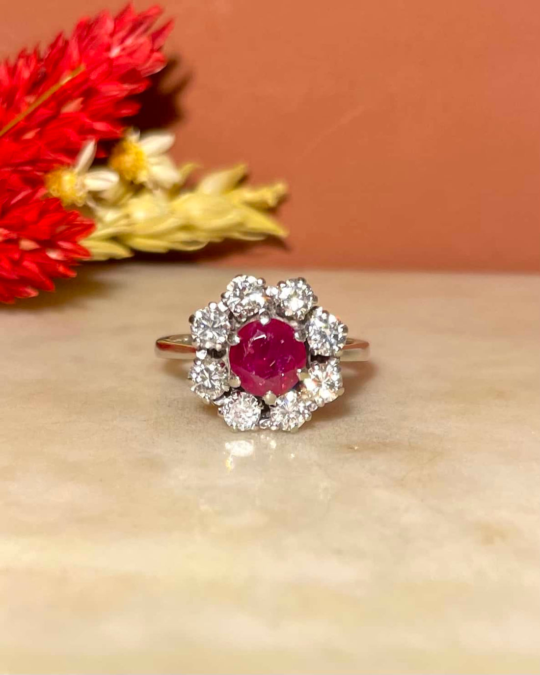 Bague Marguerite Rubis 1.10 Carat &amp; 8 Diamants &quot;Lyssandre&quot;
