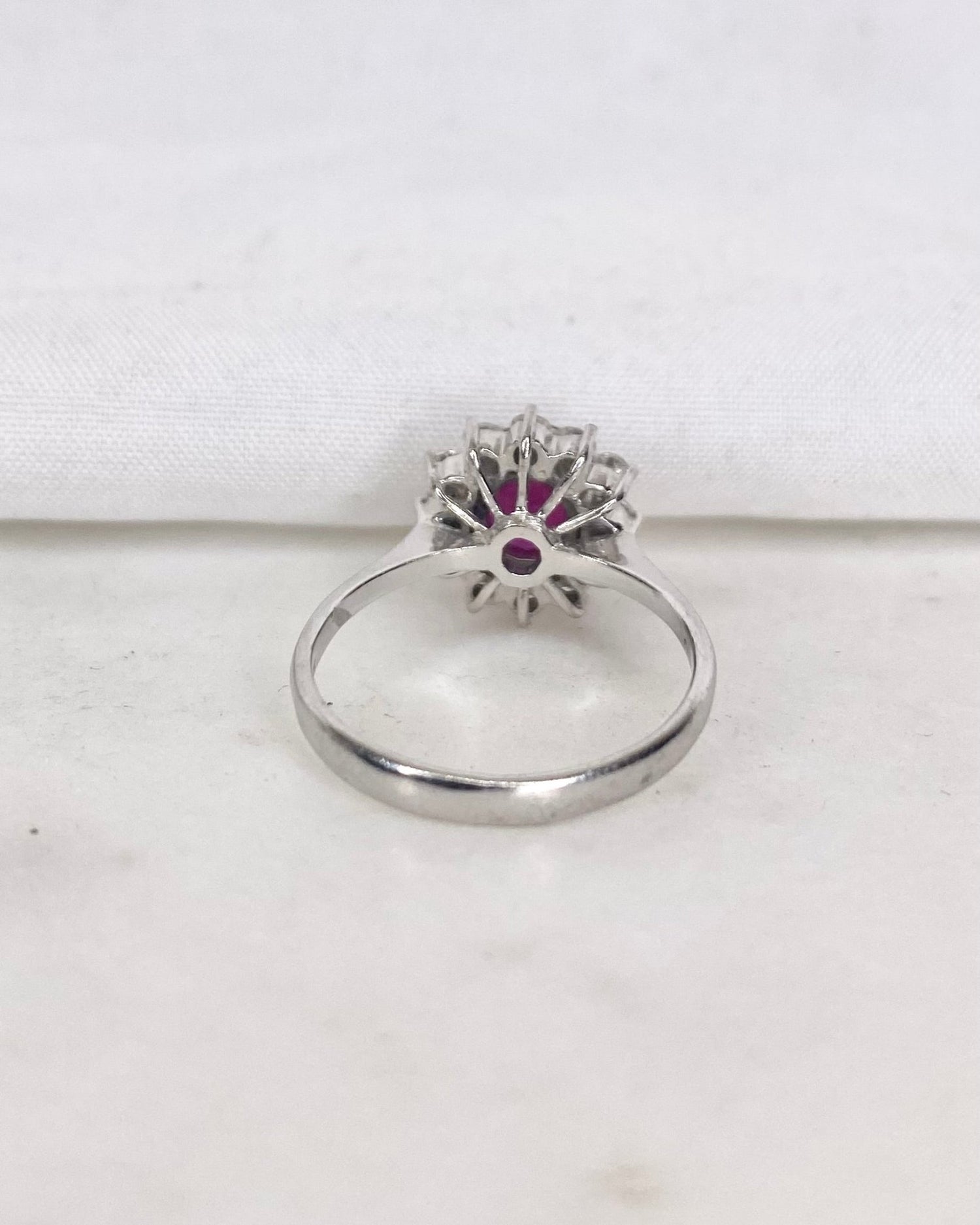 Bague marguerite rubis et diamants &quot;Lana&quot; - Elliade Paris