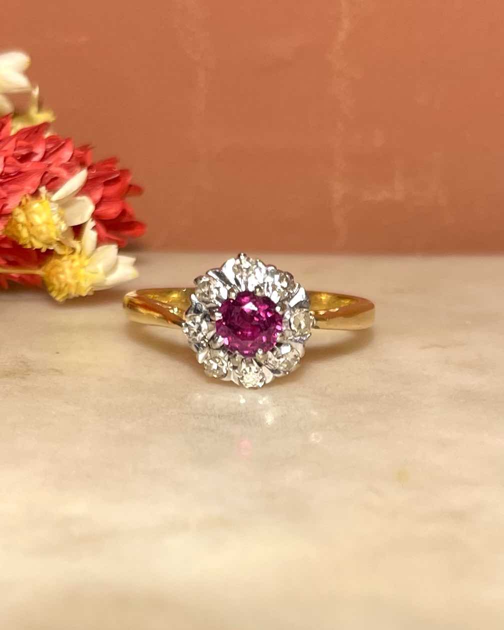 Bague Marguerite Rubis et Diamants "Youna" - Elliade Paris