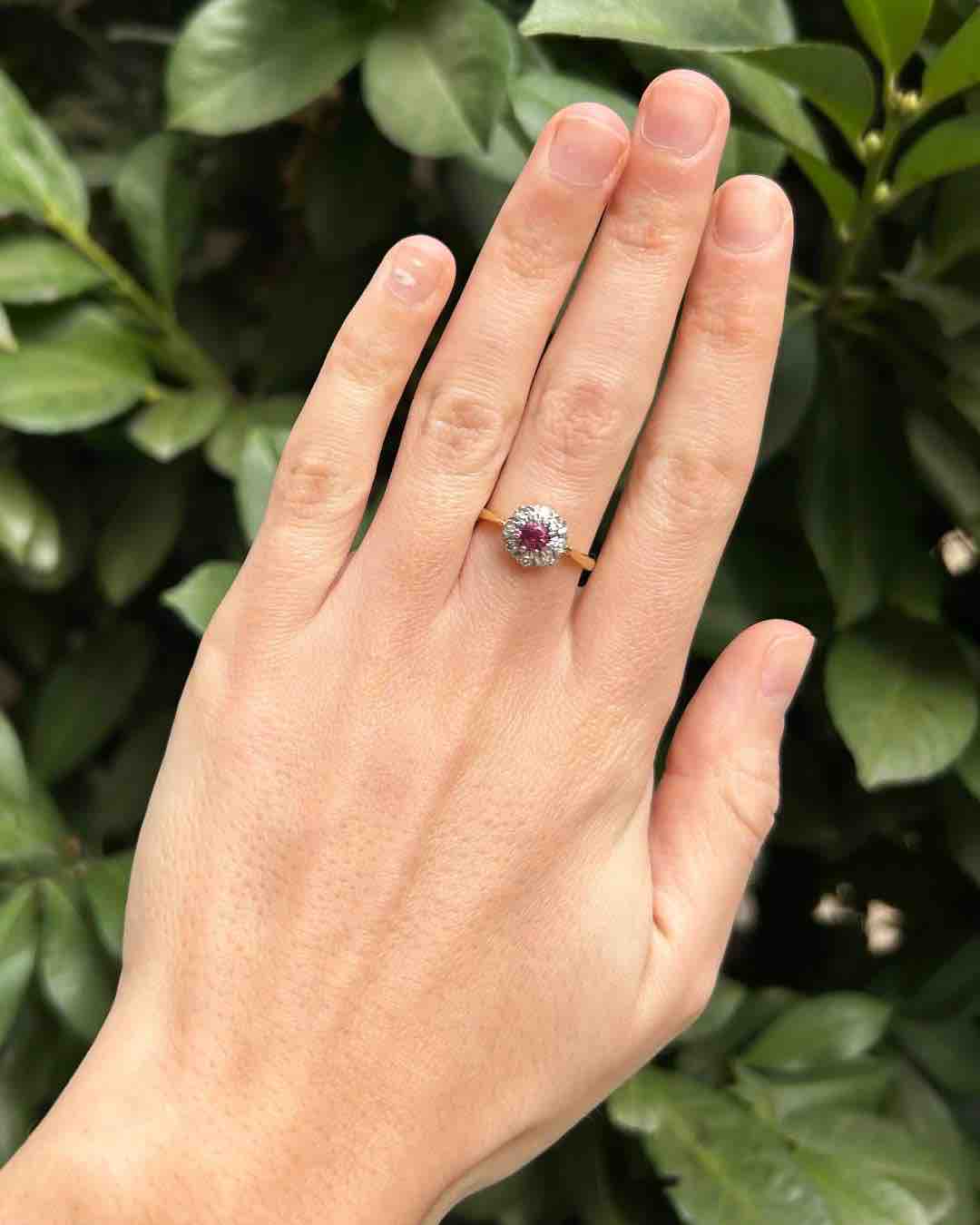 Bague Marguerite Rubis et Diamants "Youna" - Elliade Paris