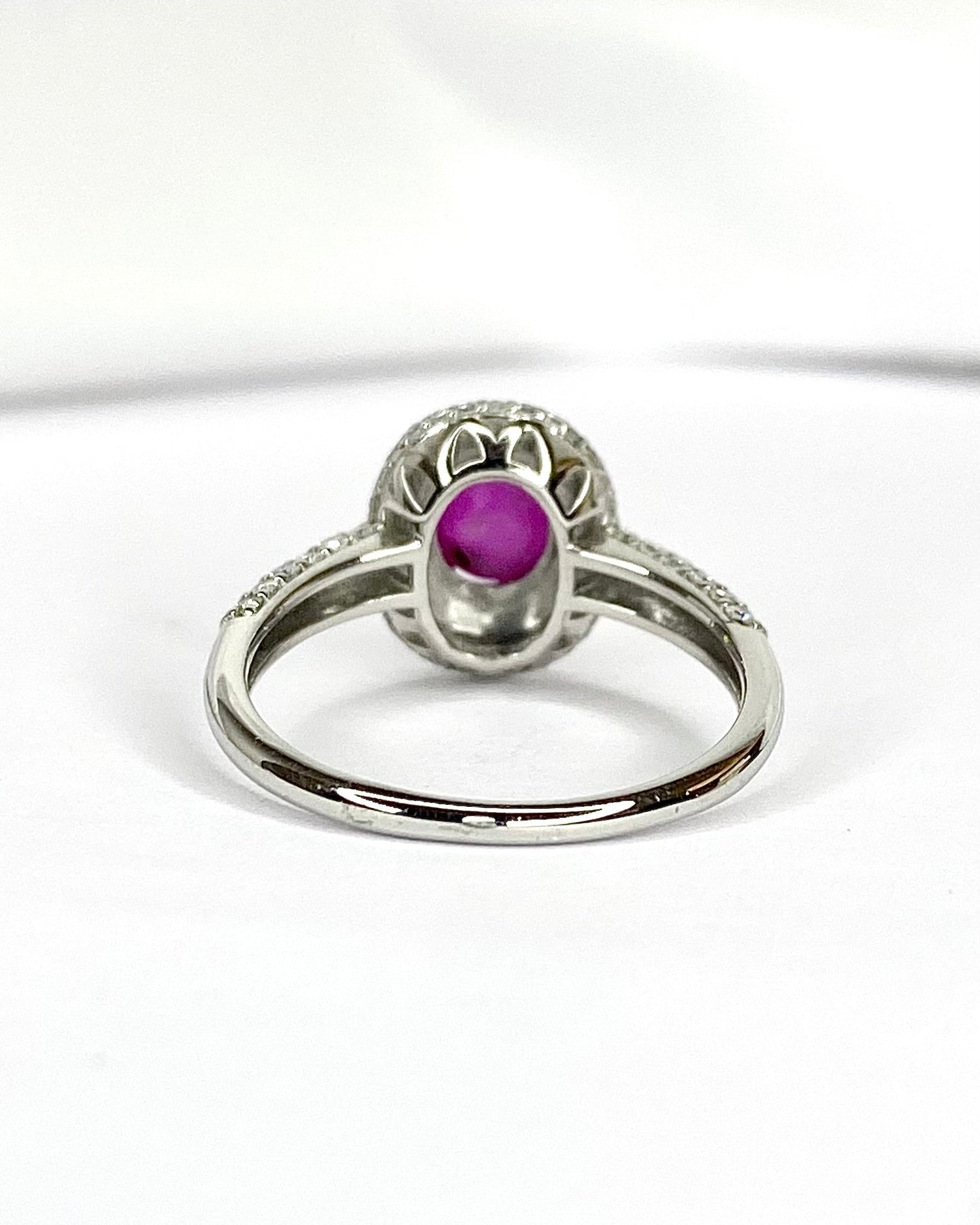 Bague Marguerite Rubis étoilé birman 1.46 carats &amp; Diamants "Céliane" - Elliade Paris