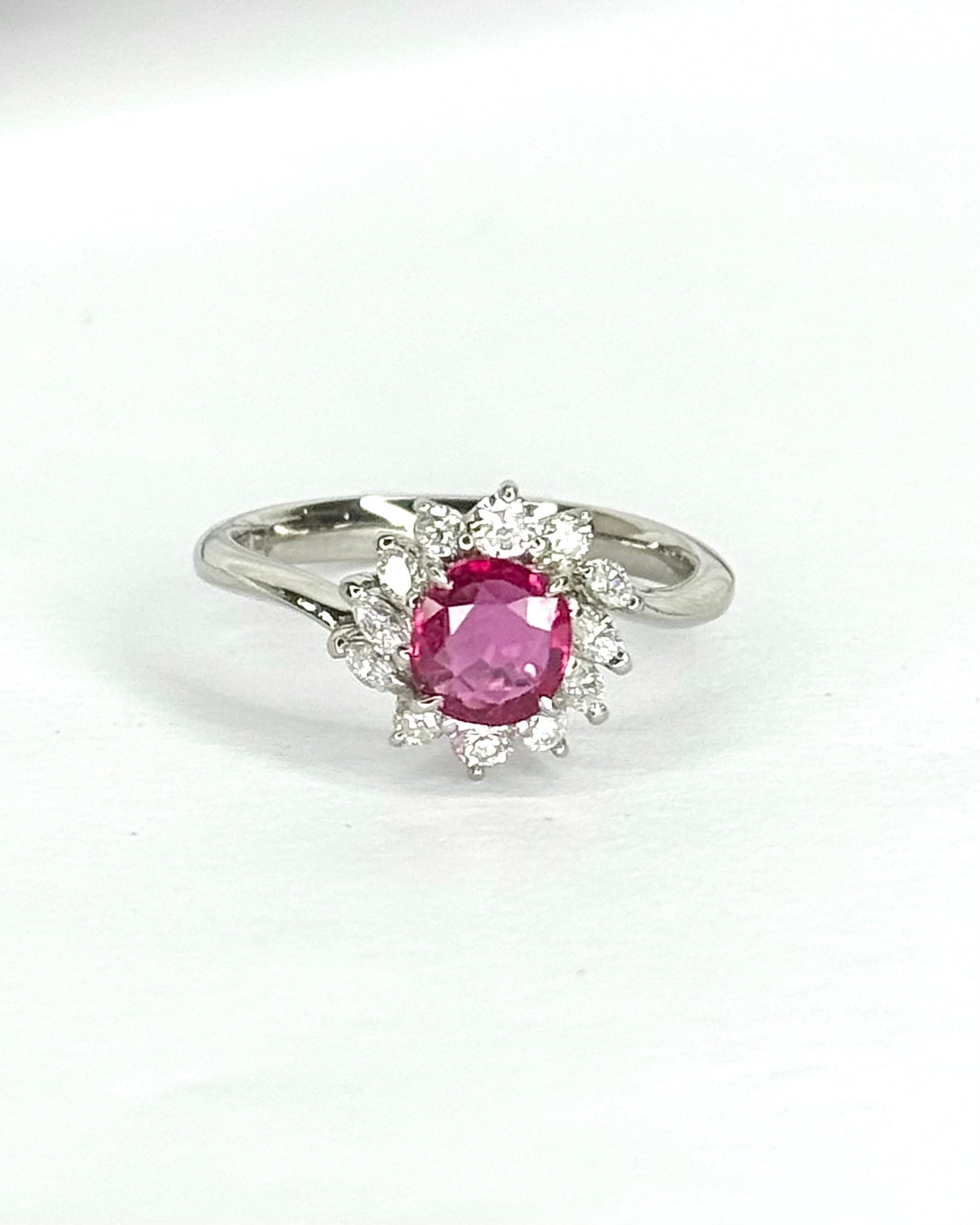 Bague Marguerite Rubis Mozambicain 0.67 carat &amp; Diamants 0.35 carat "Paola" - Elliade Paris