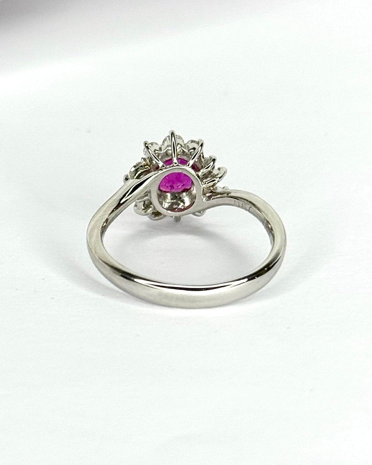 Bague Marguerite Rubis Mozambicain 0.67 carat &amp; Diamants 0.35 carat "Paola" - Elliade Paris