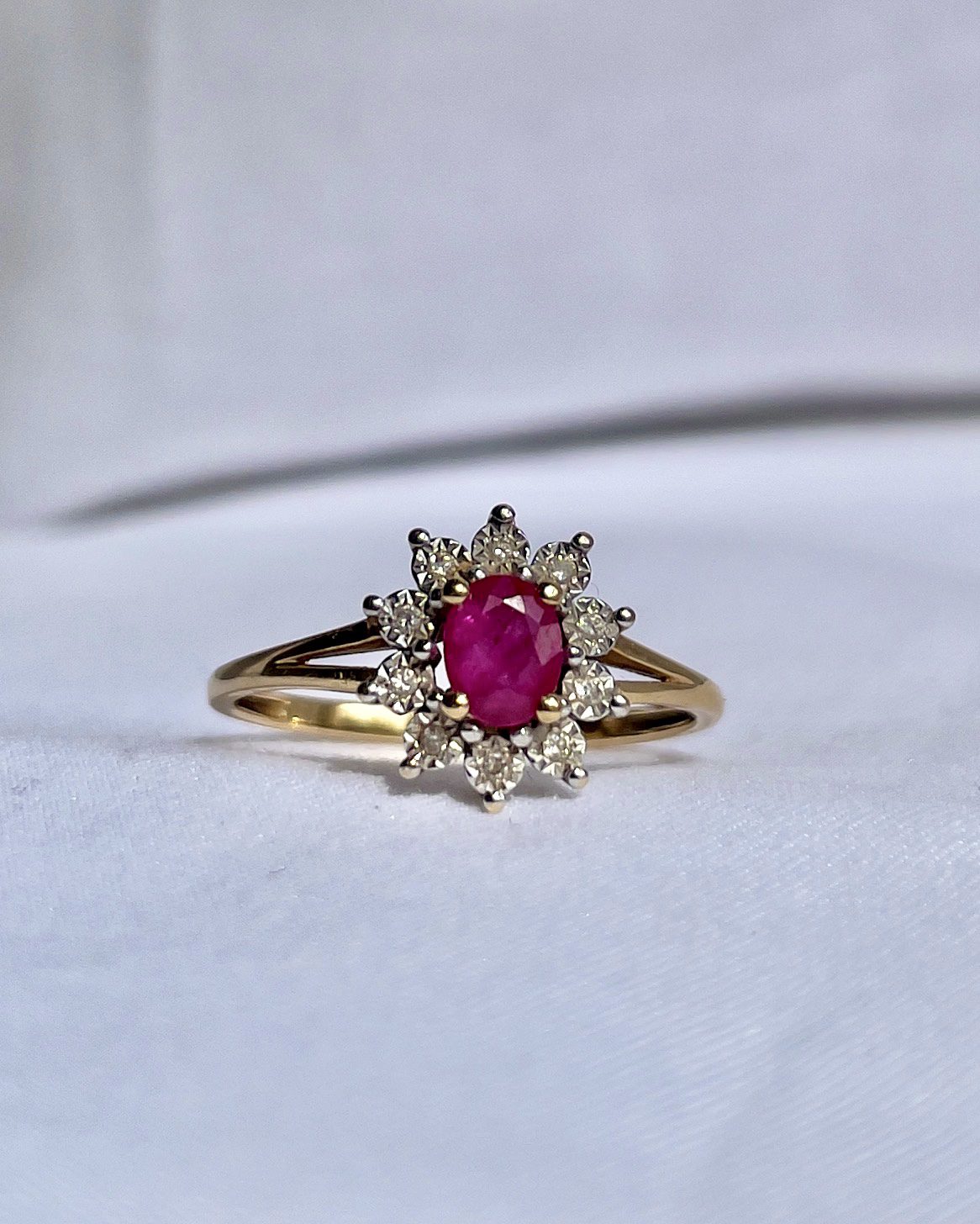 Vintage Ruby Daisy Ring "Manon"