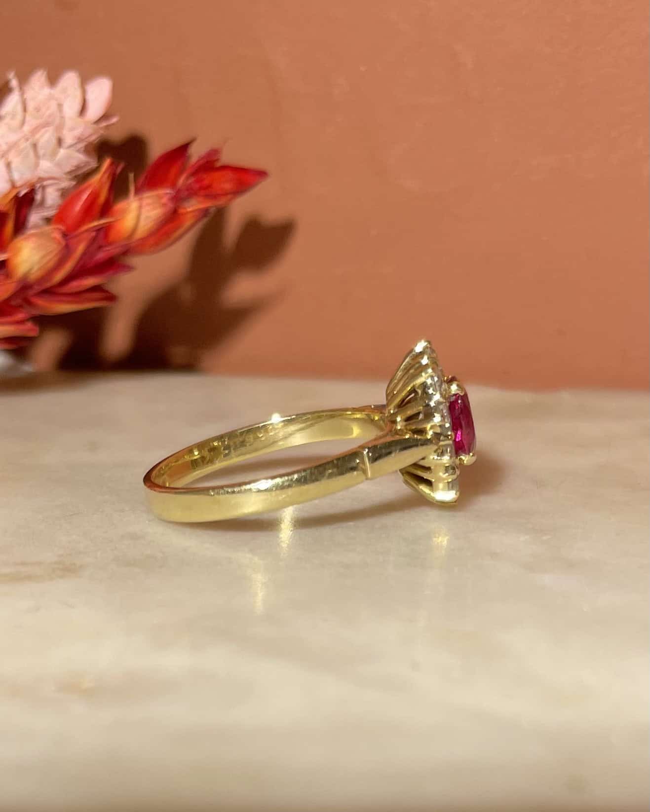 Bague Marguerite Rubis 0.55 carat &amp; Diamants 0.30 carat &quot;Fériel&quot;