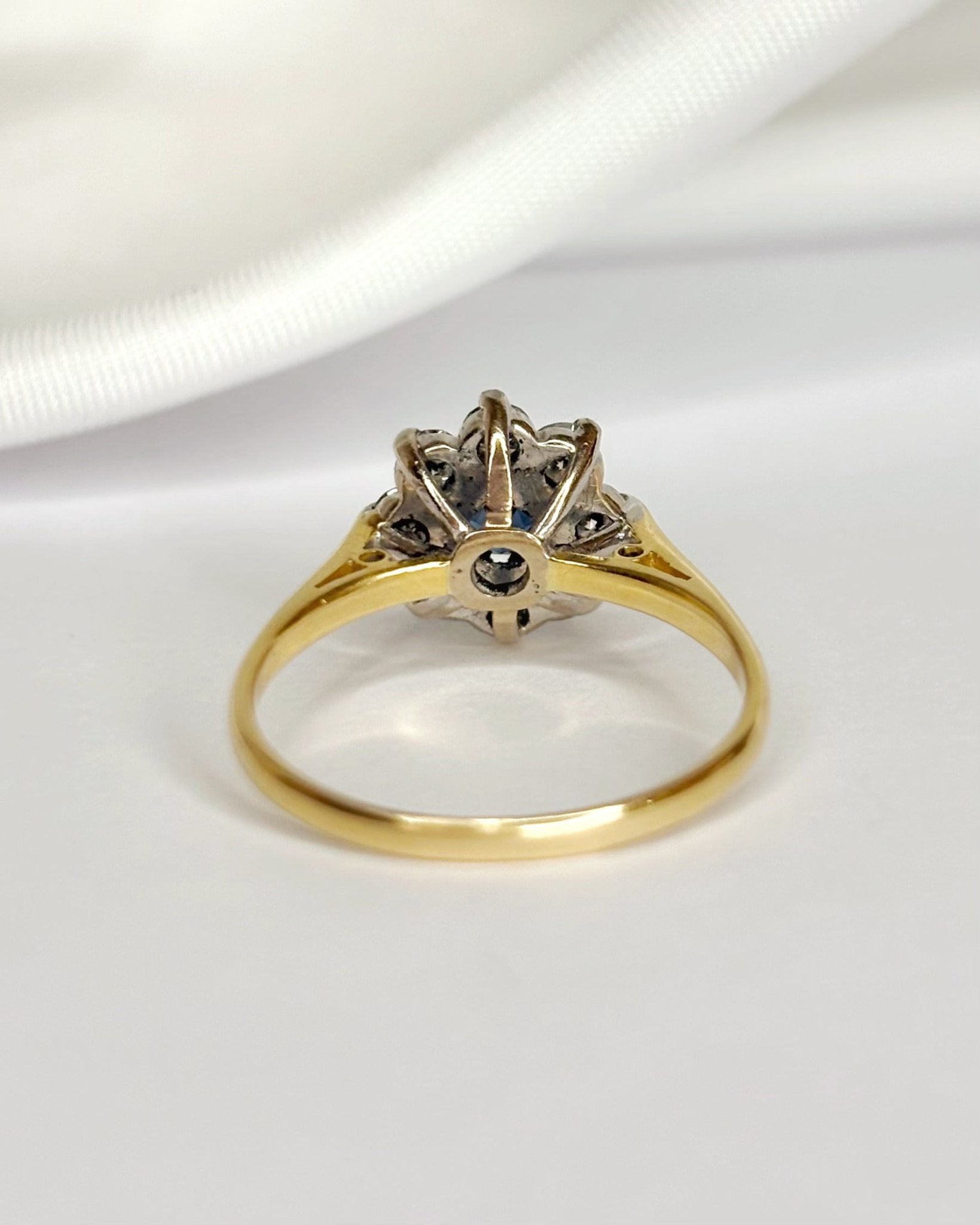Bague Marguerite Saphir 0.22 carat &amp; Diamants 0.32 carat "Elena" - Elliade Paris