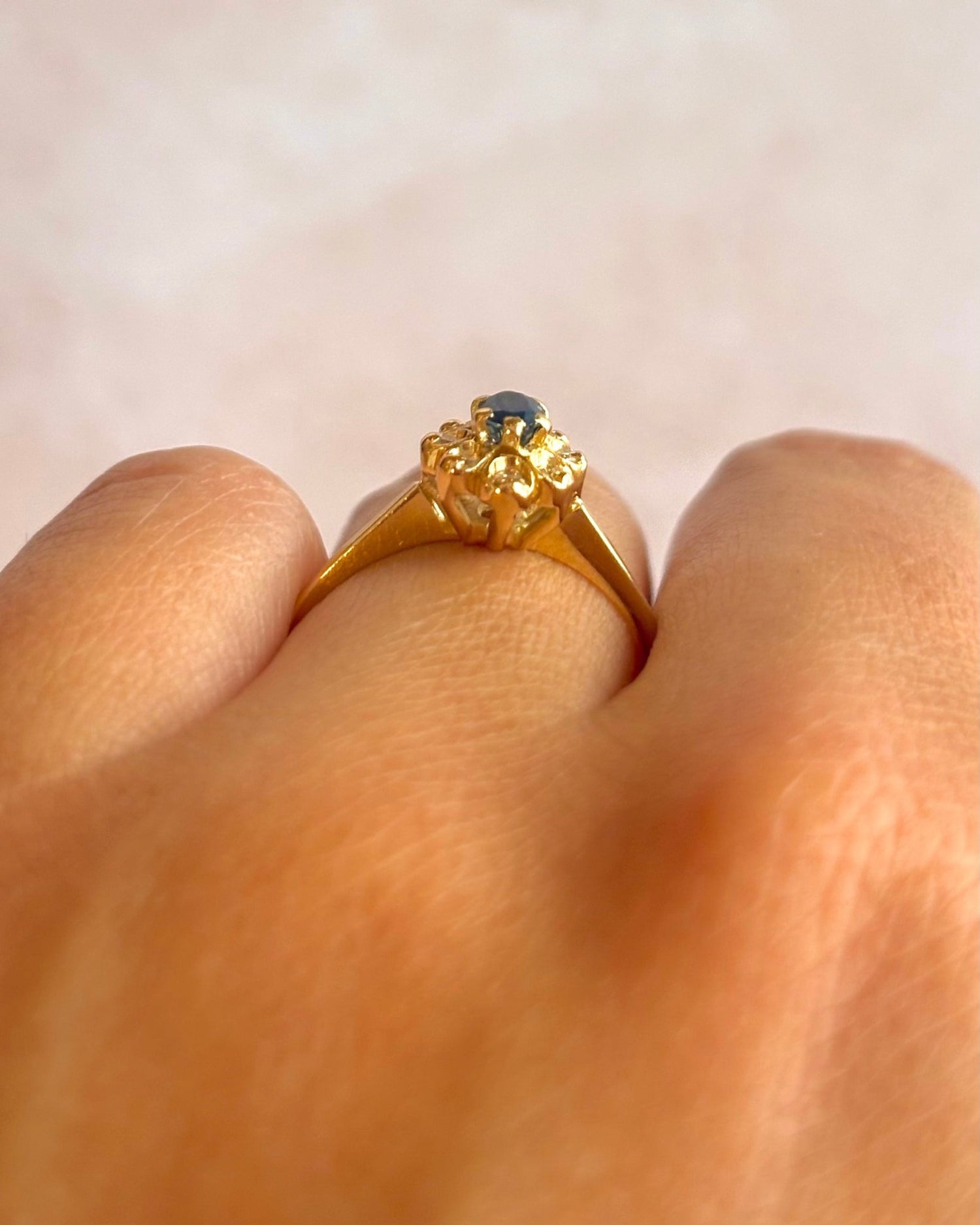 Bague Marguerite Saphir 0.24 carat &amp; Diamants "Solène" - Elliade Paris