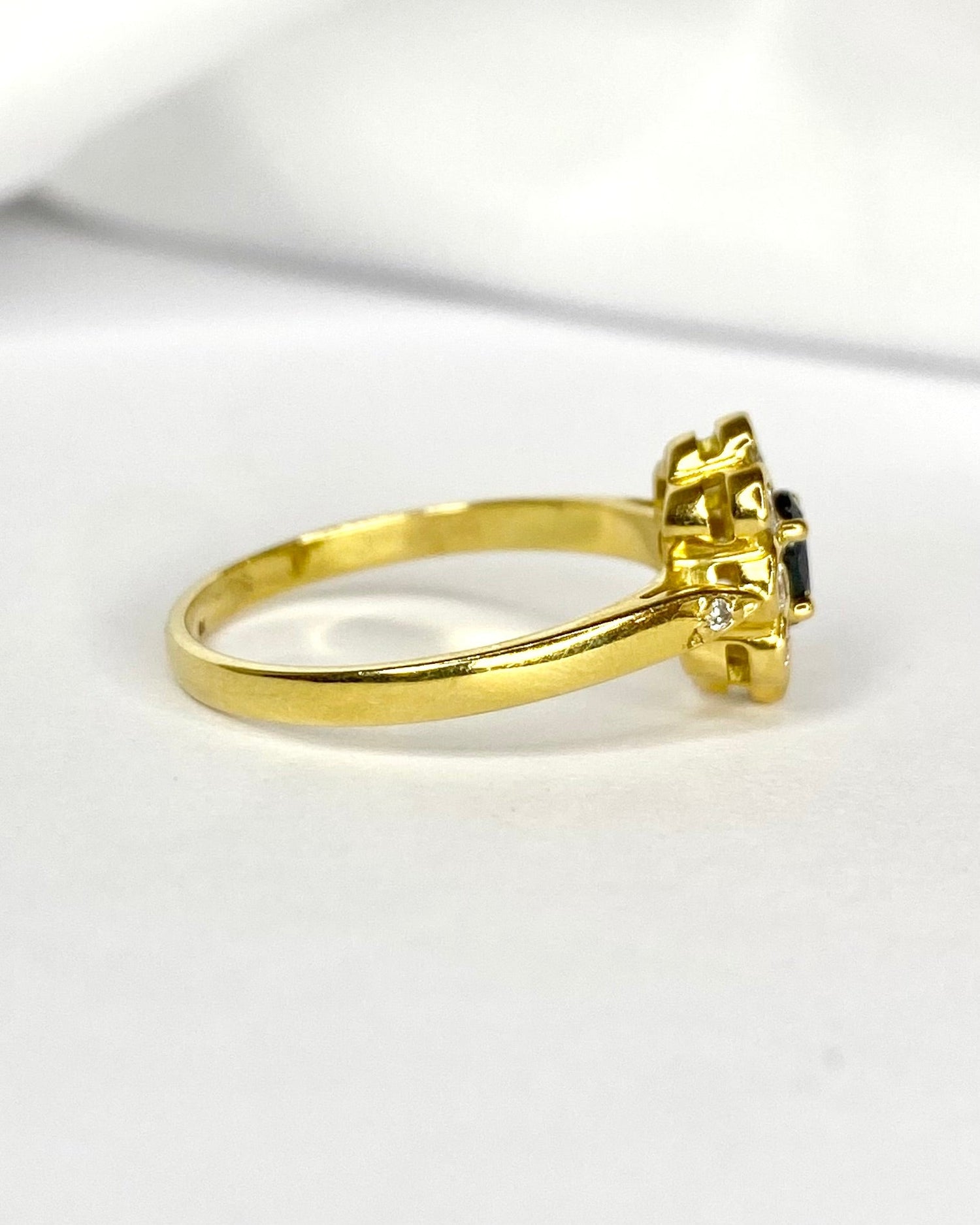 Bague Marguerite Saphir 0.30 carat &amp; Diamants 0.26 carat "Sandra" - Elliade Paris