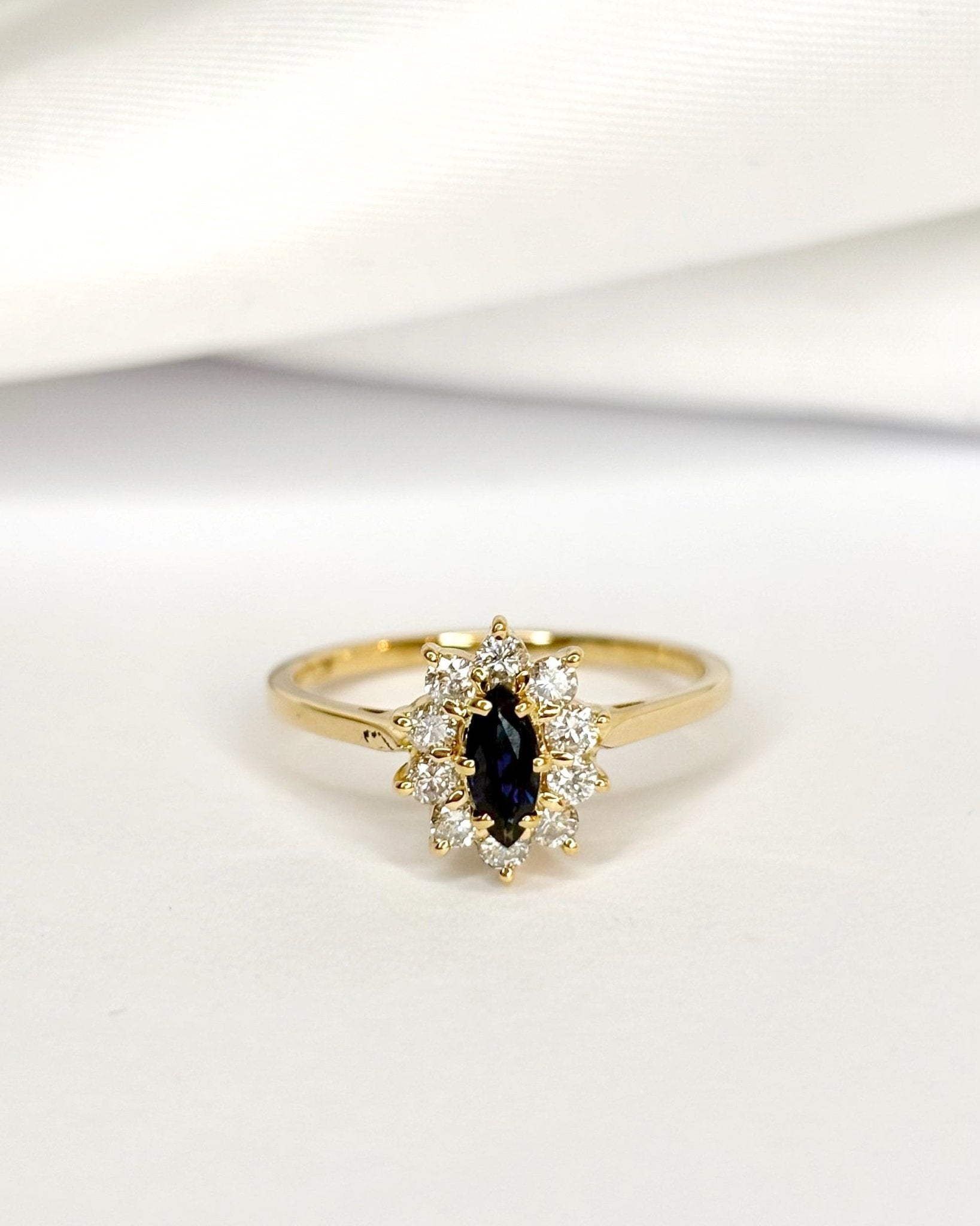 Bague Marguerite Saphir 0.30 carat &amp; Diamants "Sofia" - Elliade Paris