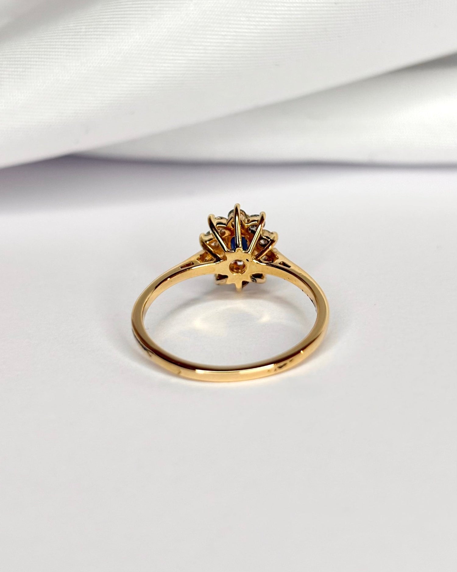 Bague Marguerite Saphir 0.30 carat &amp; Diamants "Sofia" - Elliade Paris