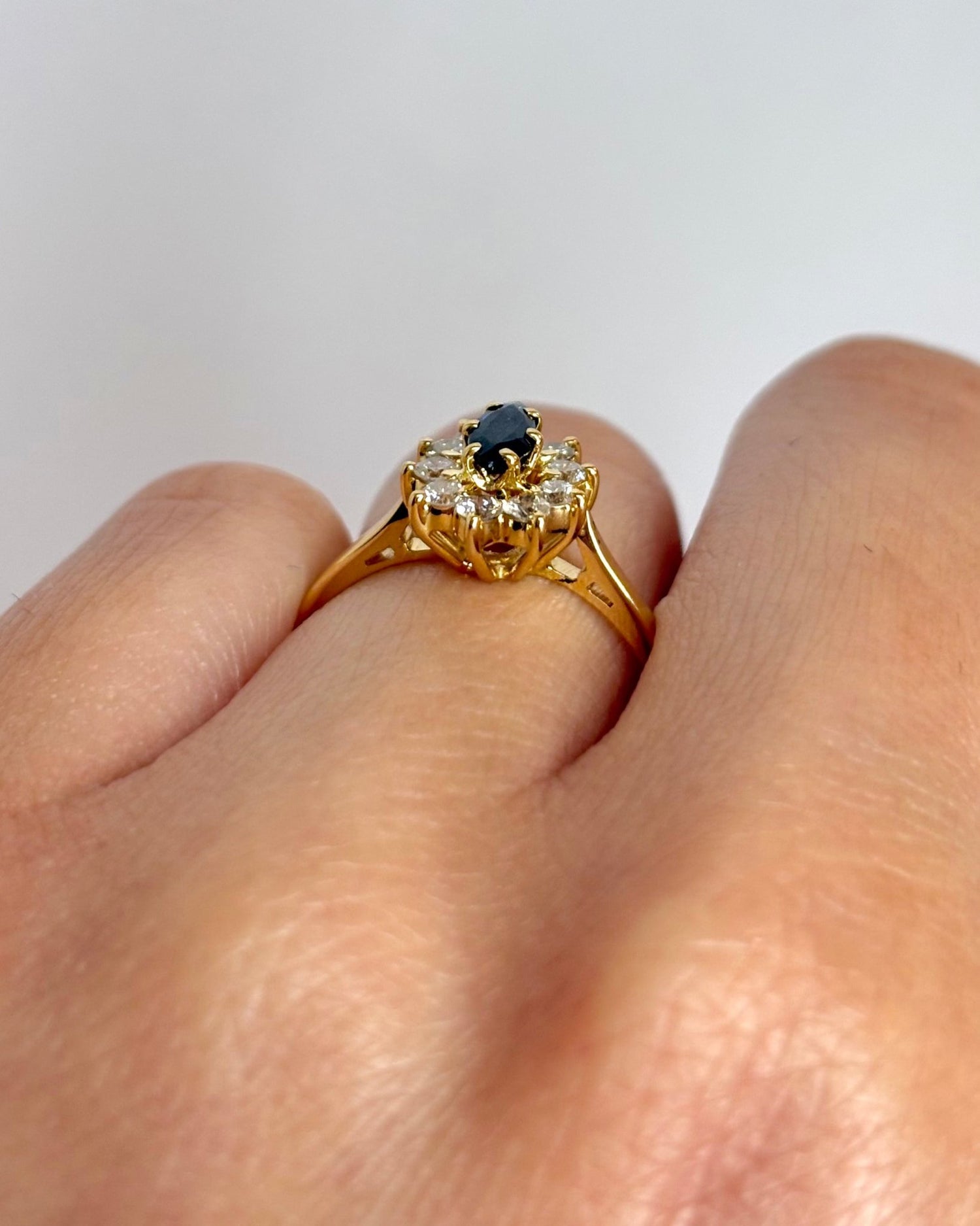 Bague Marguerite Saphir 0.30 carat &amp; Diamants "Sofia" - Elliade Paris