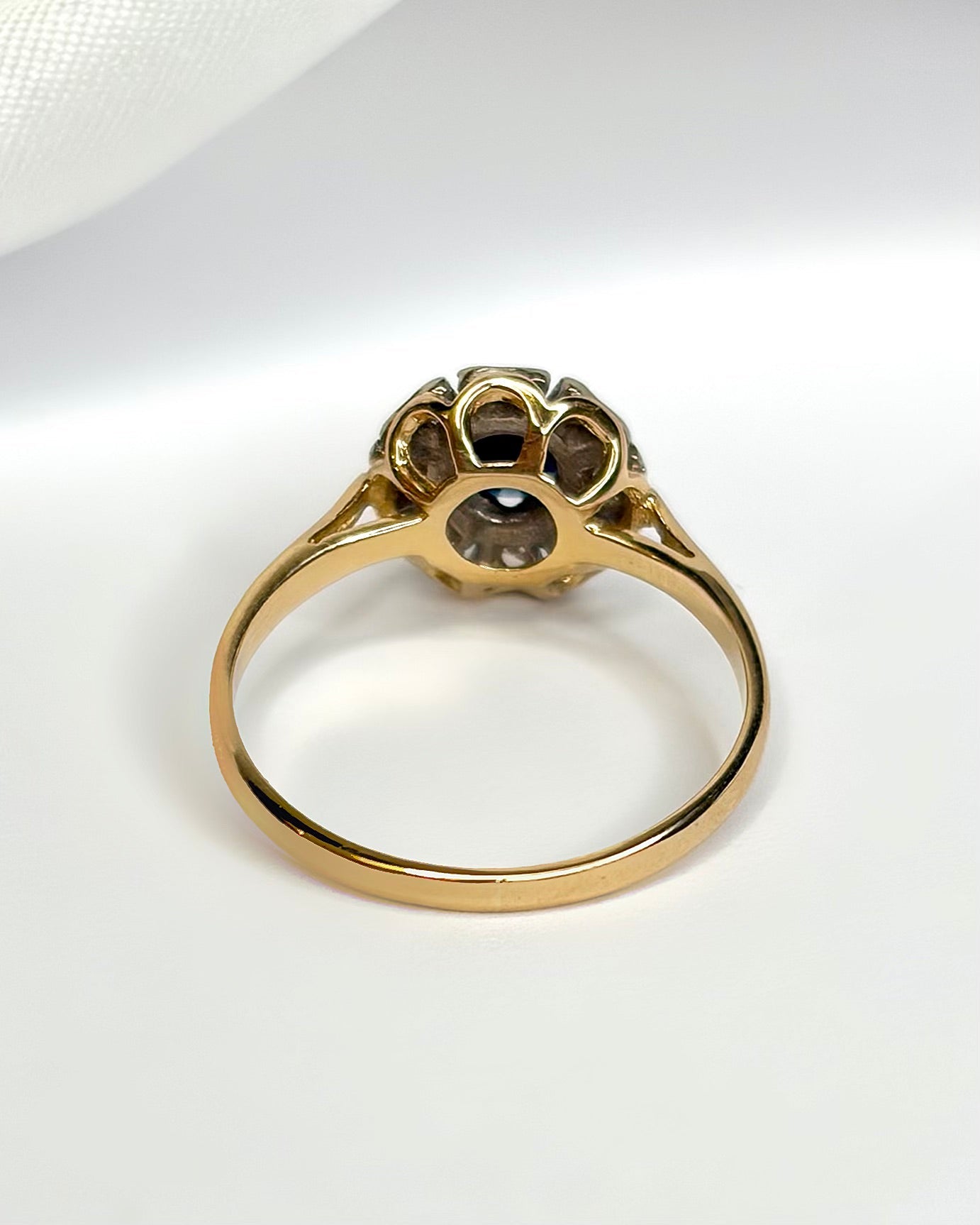Bague Marguerite Saphir 0.30 carat &amp; Diamants "Tiphaine" - Elliade Paris
