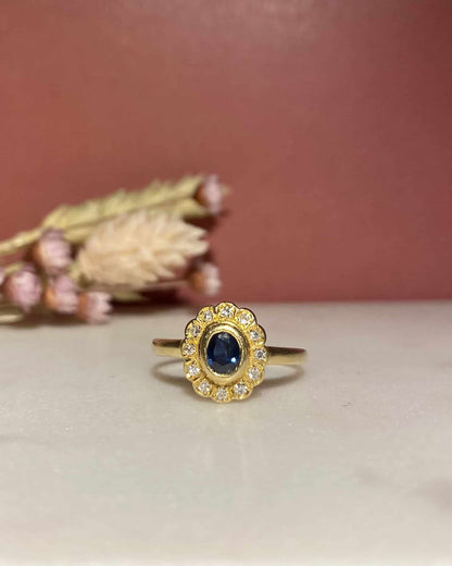 Bague Marguerite Saphir 0.30 Carat &amp; Diamants &quot;Vivianne&quot; - Elliade Paris
