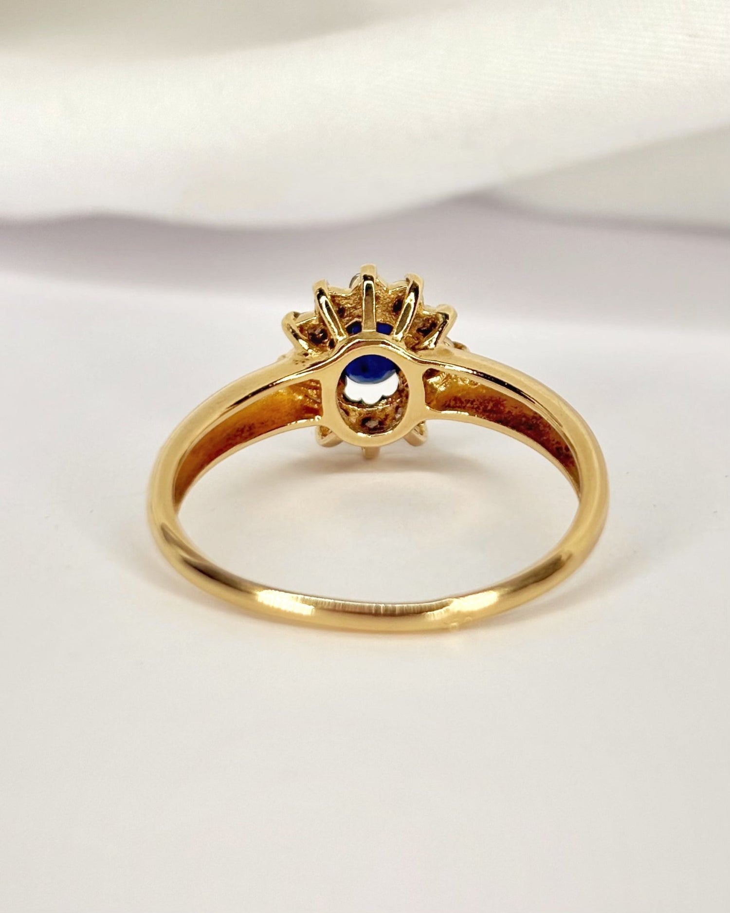 Bague Marguerite Saphir 0.35 carat &amp; Diamants 0.36 carat "Cassandra" - Elliade Paris