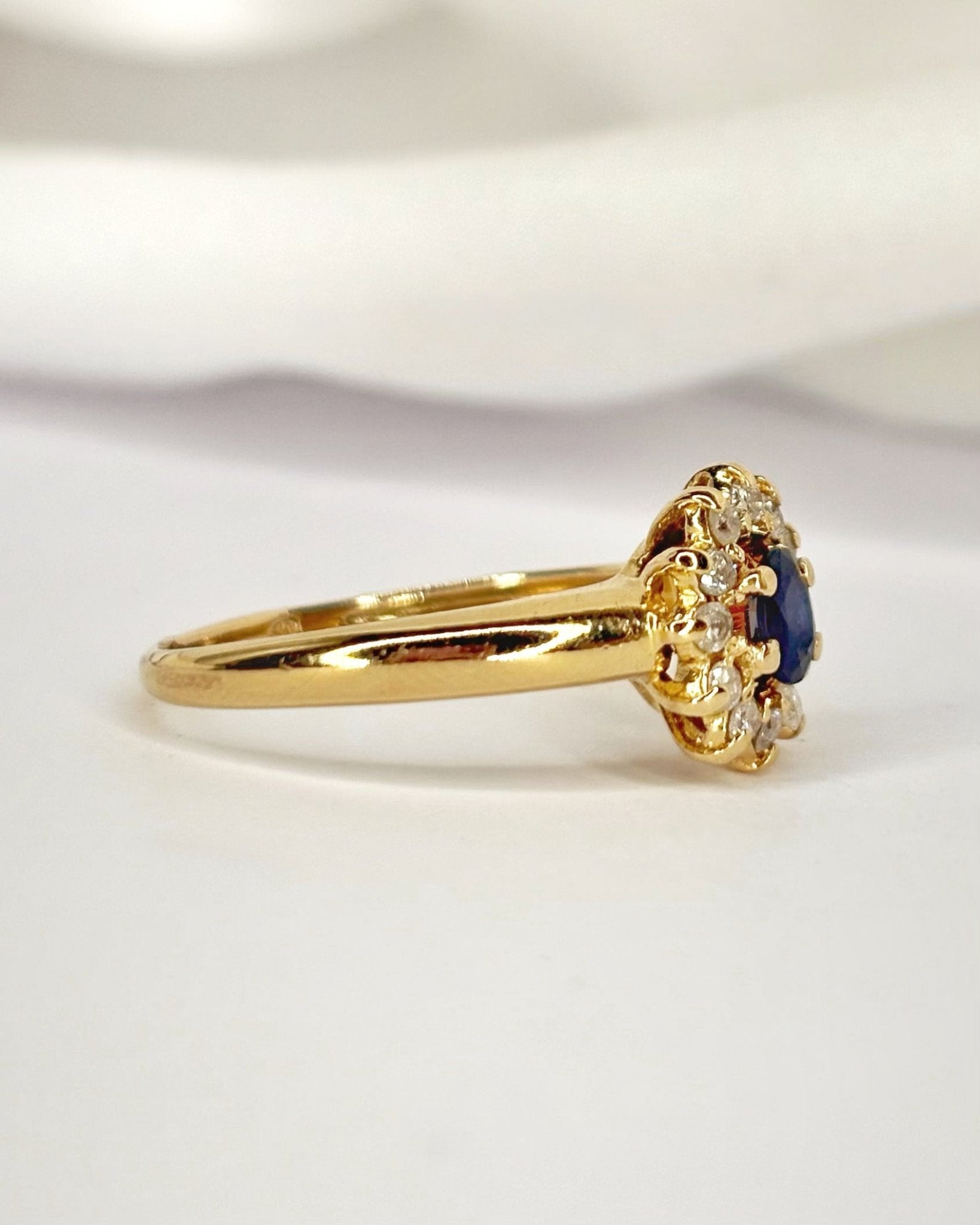 Bague Marguerite Saphir 0.35 carat &amp; Diamants 0.36 carat "Cassandra" - Elliade Paris