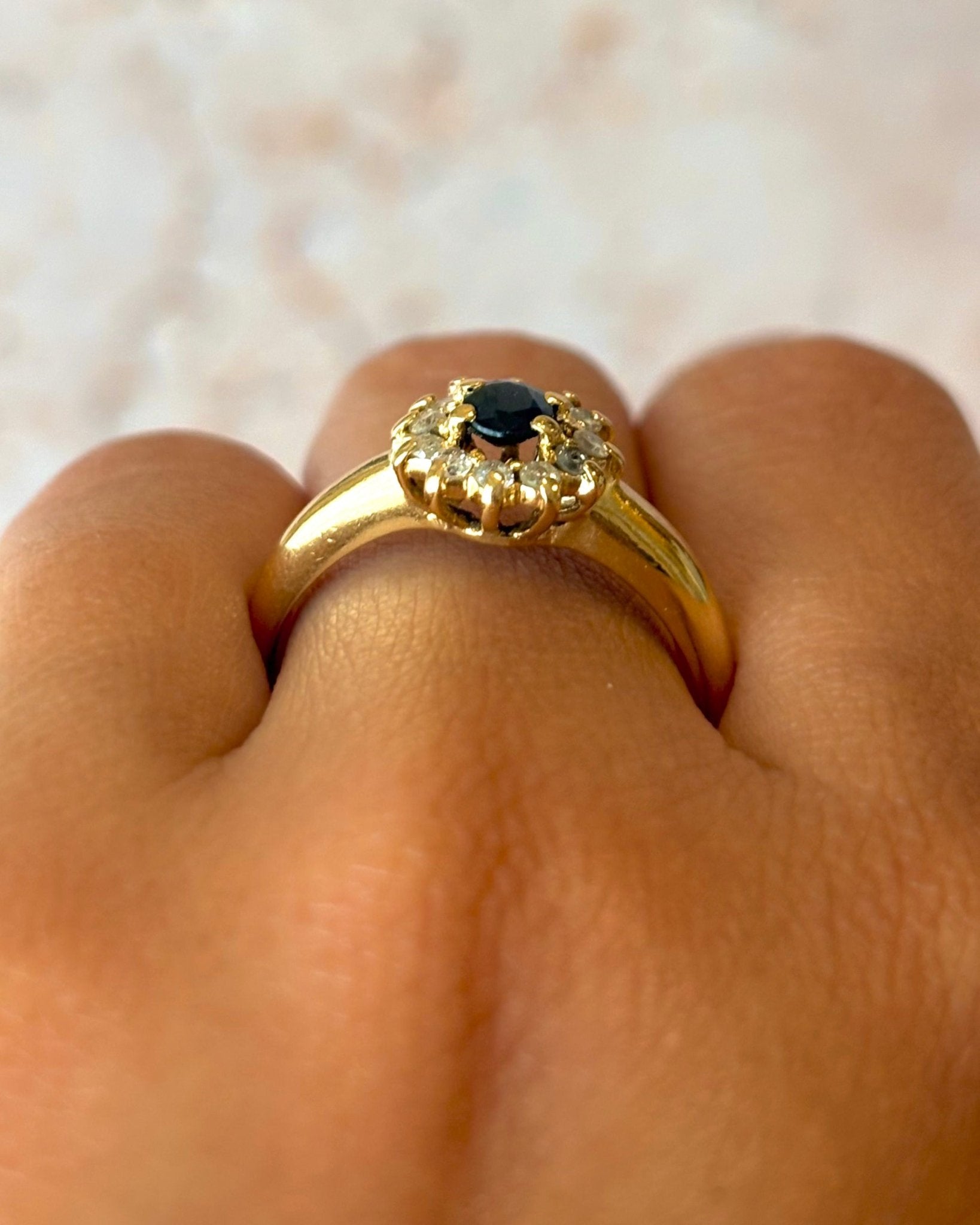 Bague Marguerite Saphir 0.35 carat &amp; Diamants 0.36 carat "Cassandra" - Elliade Paris