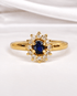Bague Marguerite Saphir 0.35 carat & Diamants 0.36 carat "Cassandra" - Elliade Paris