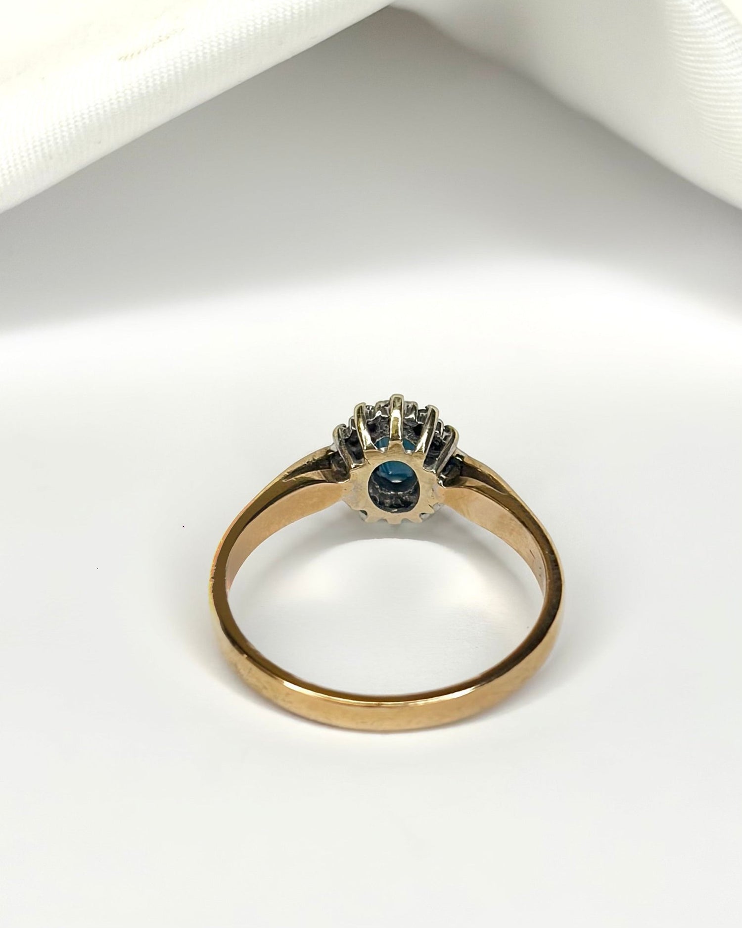 Bague Marguerite Saphir 0.35 carat &amp; Diamants "Gisèle" - Elliade Paris