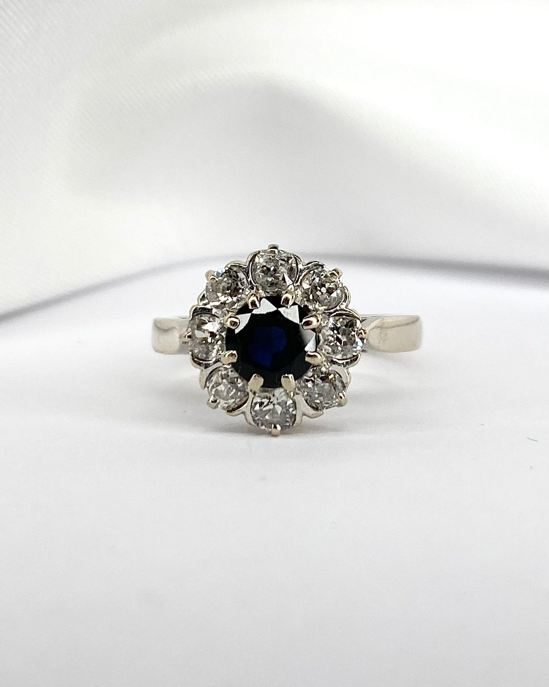 Bague Marguerite Saphir 0.36 carat &amp; Diamants 0.56 carat &quot;Victoire&quot; - Elliade Paris