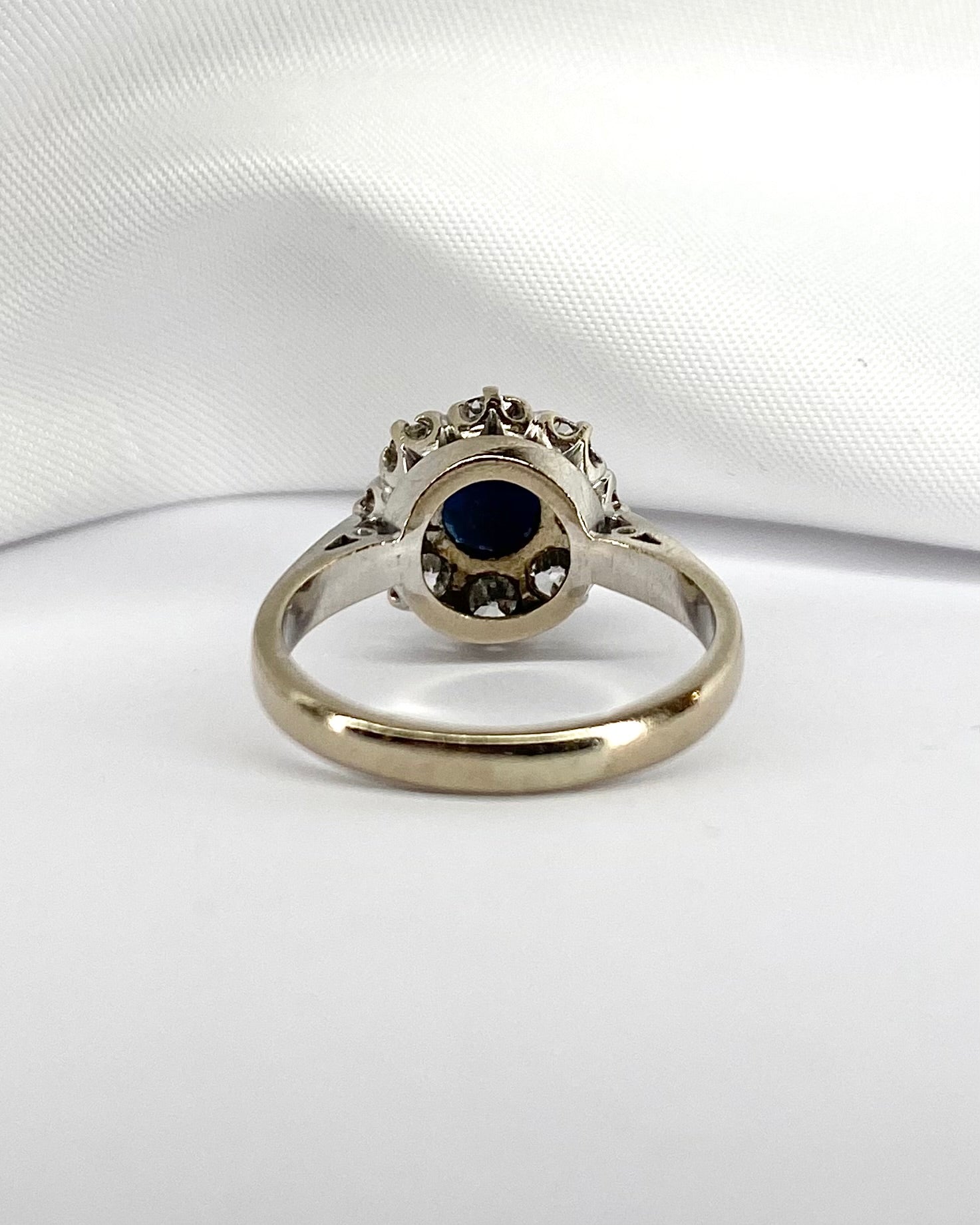 Bague Marguerite Saphir 0.36 carat &amp; Diamants 0.56 carat "Victoire" - Elliade Paris