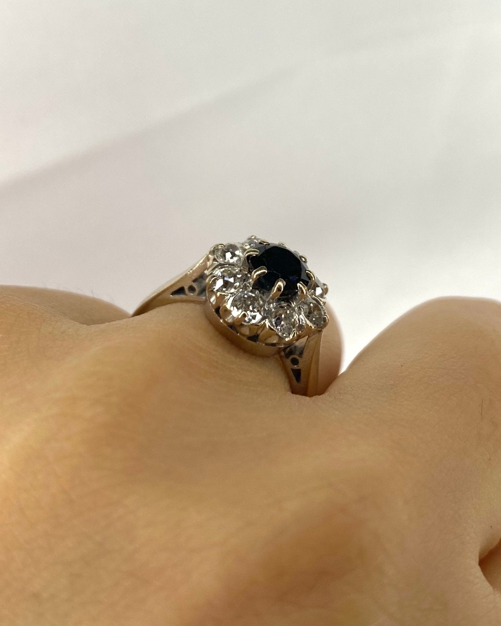 Bague Marguerite Saphir 0.36 carat &amp; Diamants 0.56 carat "Victoire" - Elliade Paris
