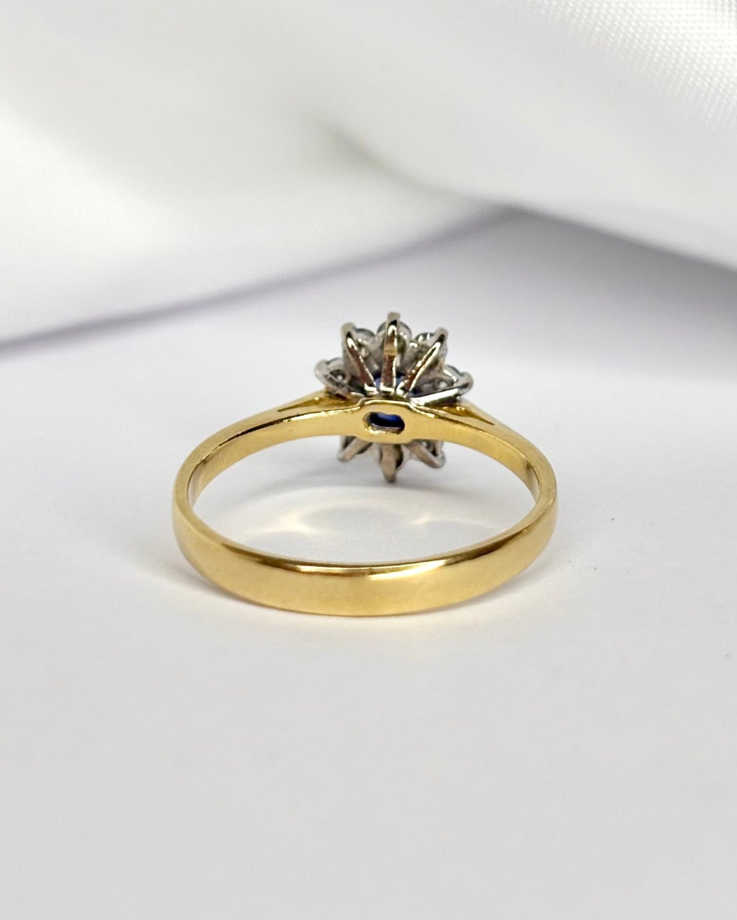 Bague Marguerite Saphir 0.40 carat &amp; 10 Diamants "Zélie" - Elliade Paris