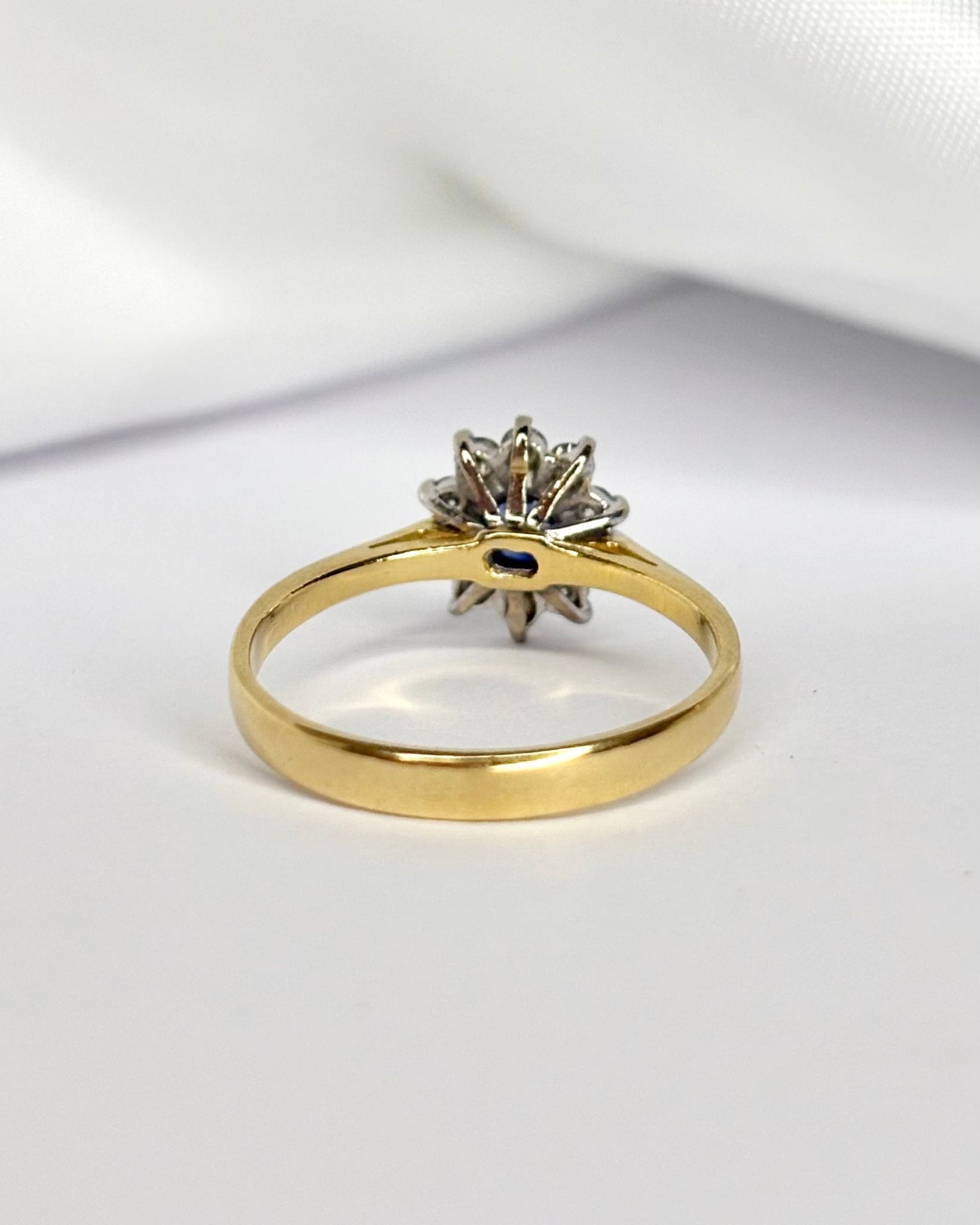 Bague Marguerite Saphir 0.40 carat &amp; 10 Diamants "Zélie" - Elliade Paris