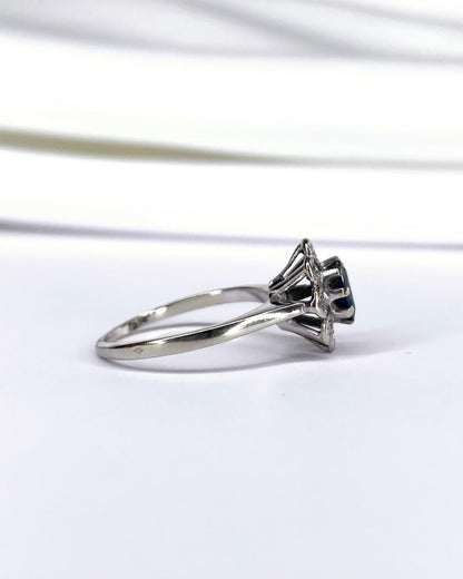 Bague Marguerite Saphir 0.40 carat &amp; 8 Diamants "Agata" - Elliade Paris