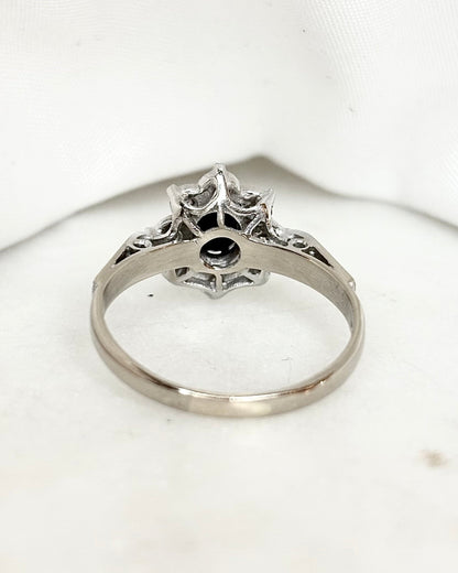 Bague Marguerite Saphir 0.40 carat &amp; 8 Diamants “Camille” - Elliade Paris