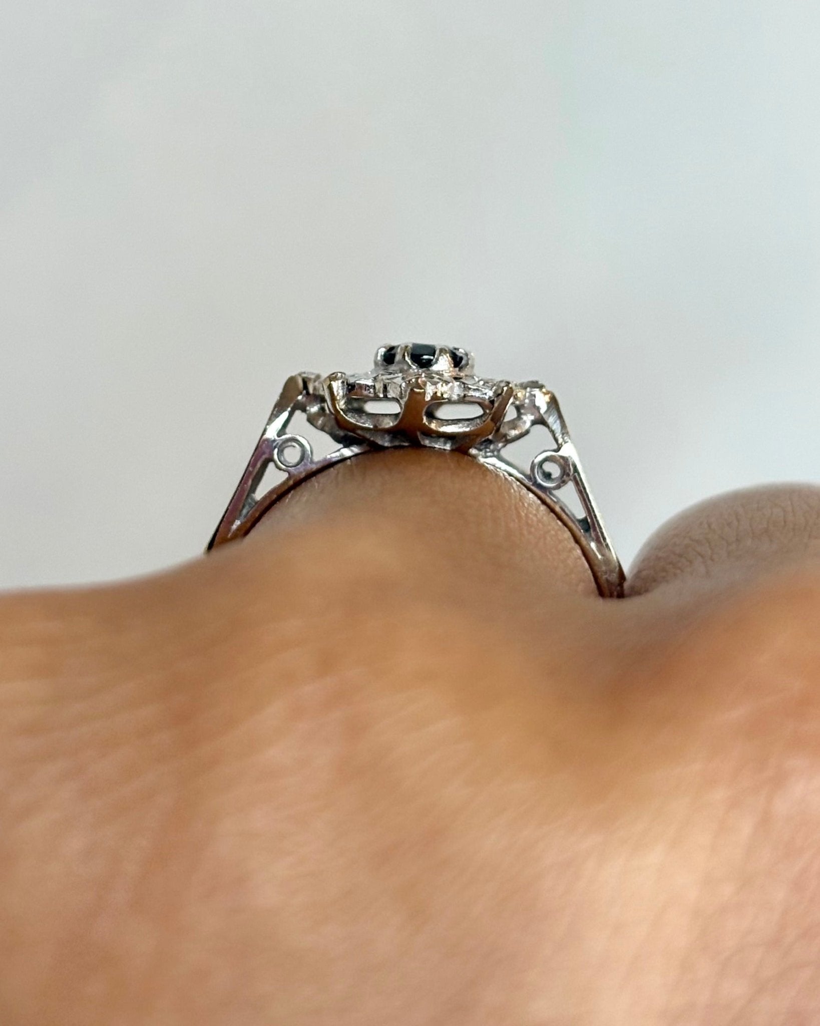 Bague Marguerite Saphir 0.40 carat &amp; 8 Diamants “Camille” - Elliade Paris