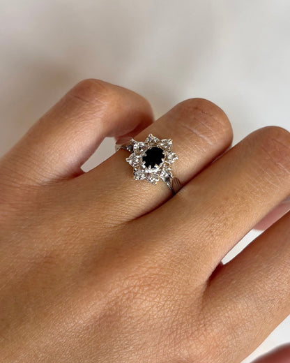 Bague Marguerite Saphir 0.40 carat &amp; 8 Diamants “Camille” - Elliade Paris