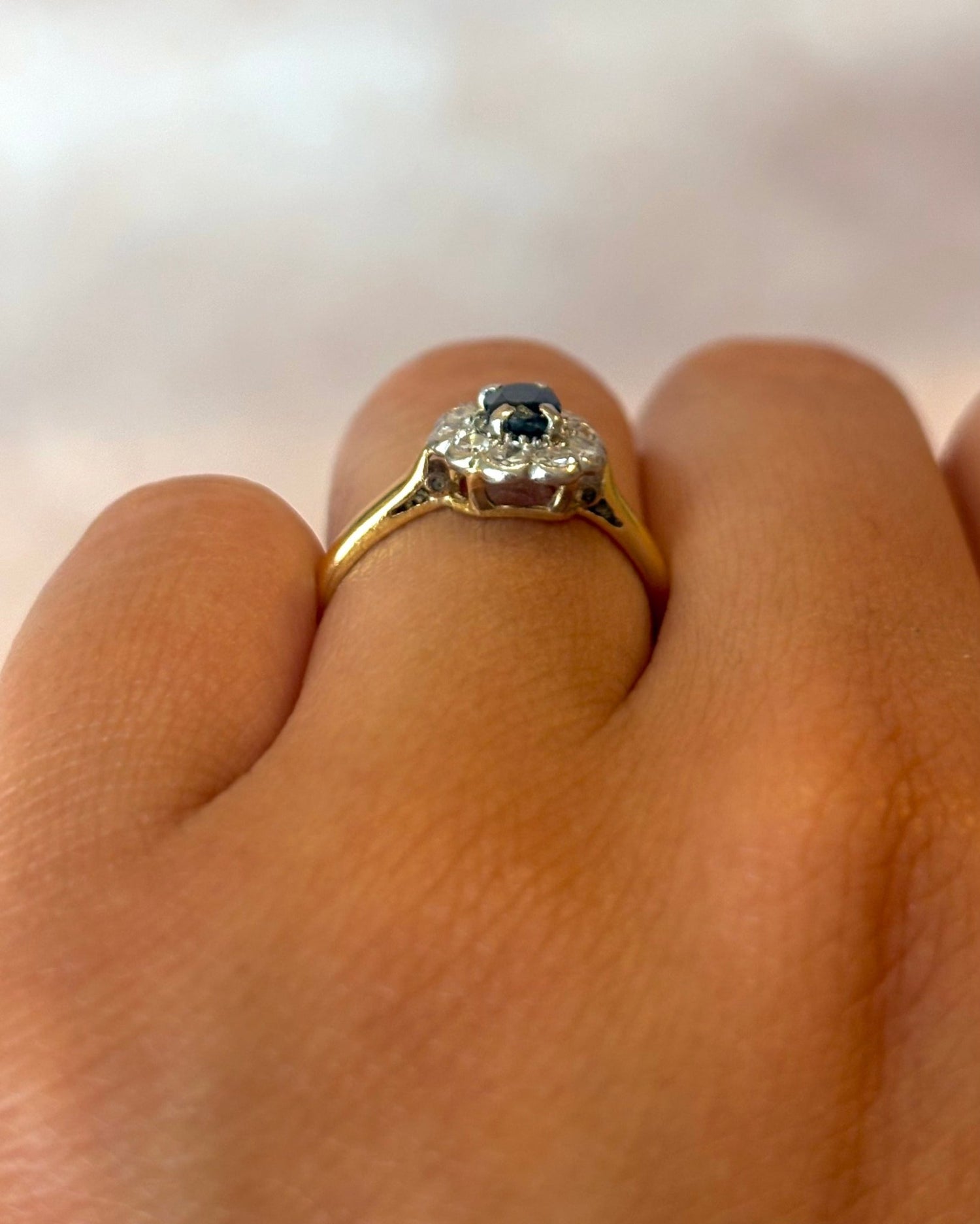 Bague Marguerite Saphir 0.40 carat &amp; Diamants 0.30 carat "Laura" - Elliade Paris