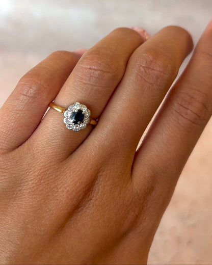 Bague Marguerite Saphir 0.40 carat &amp; Diamants 0.30 carat "Laura" - Elliade Paris