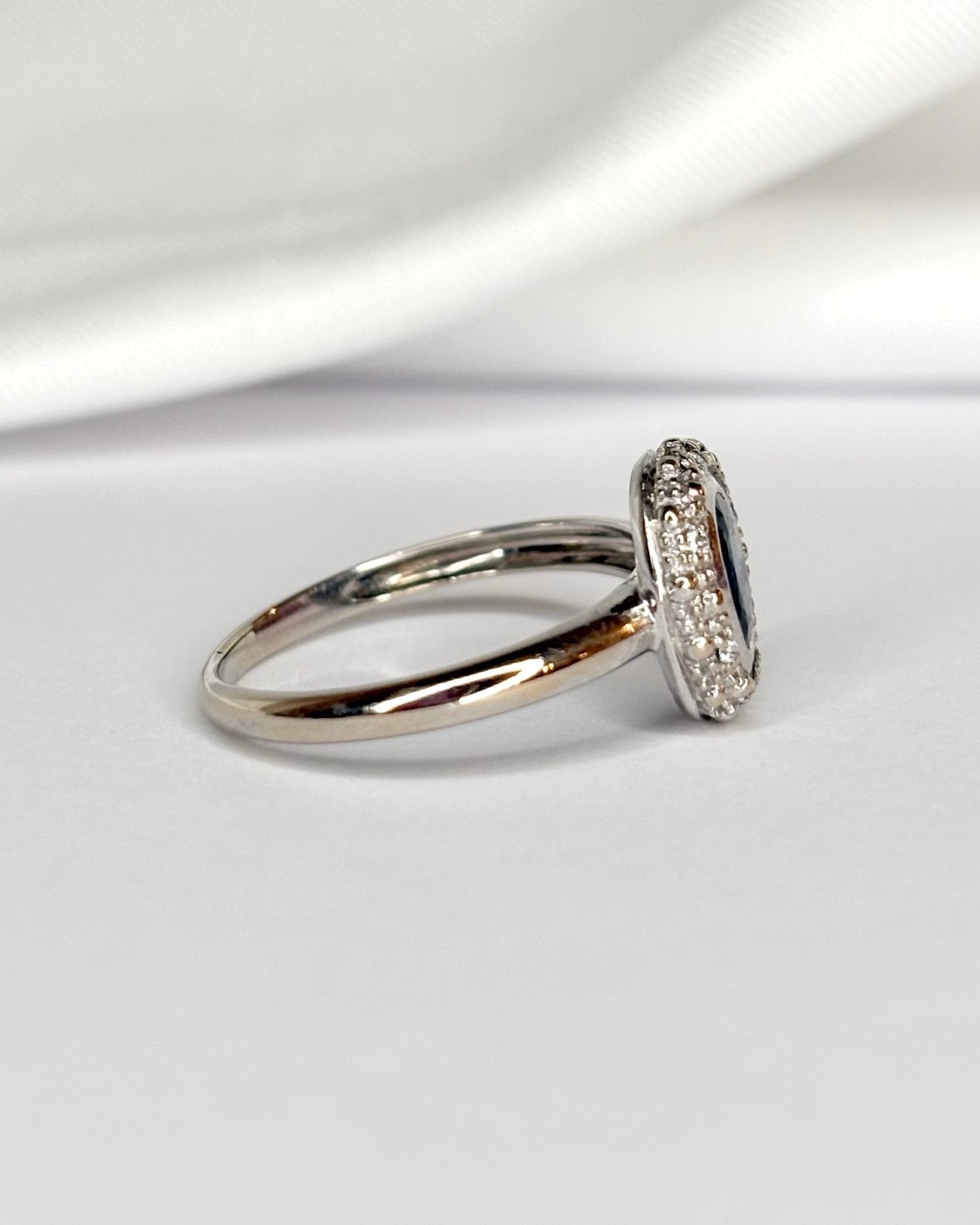 Bague Marguerite Saphir 0.40 carat &amp; Diamants "Christie" - Elliade Paris