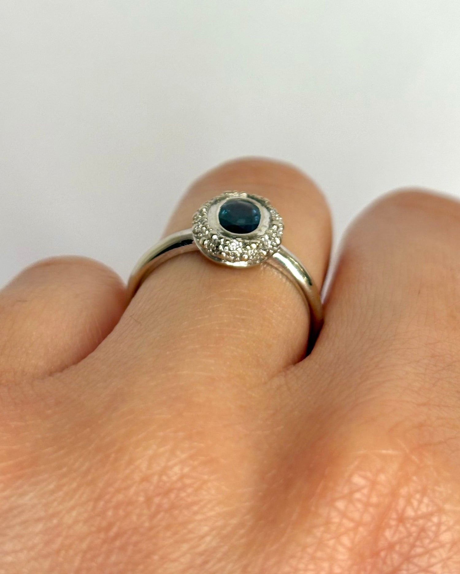 Bague Marguerite Saphir 0.40 carat &amp; Diamants "Christie" - Elliade Paris