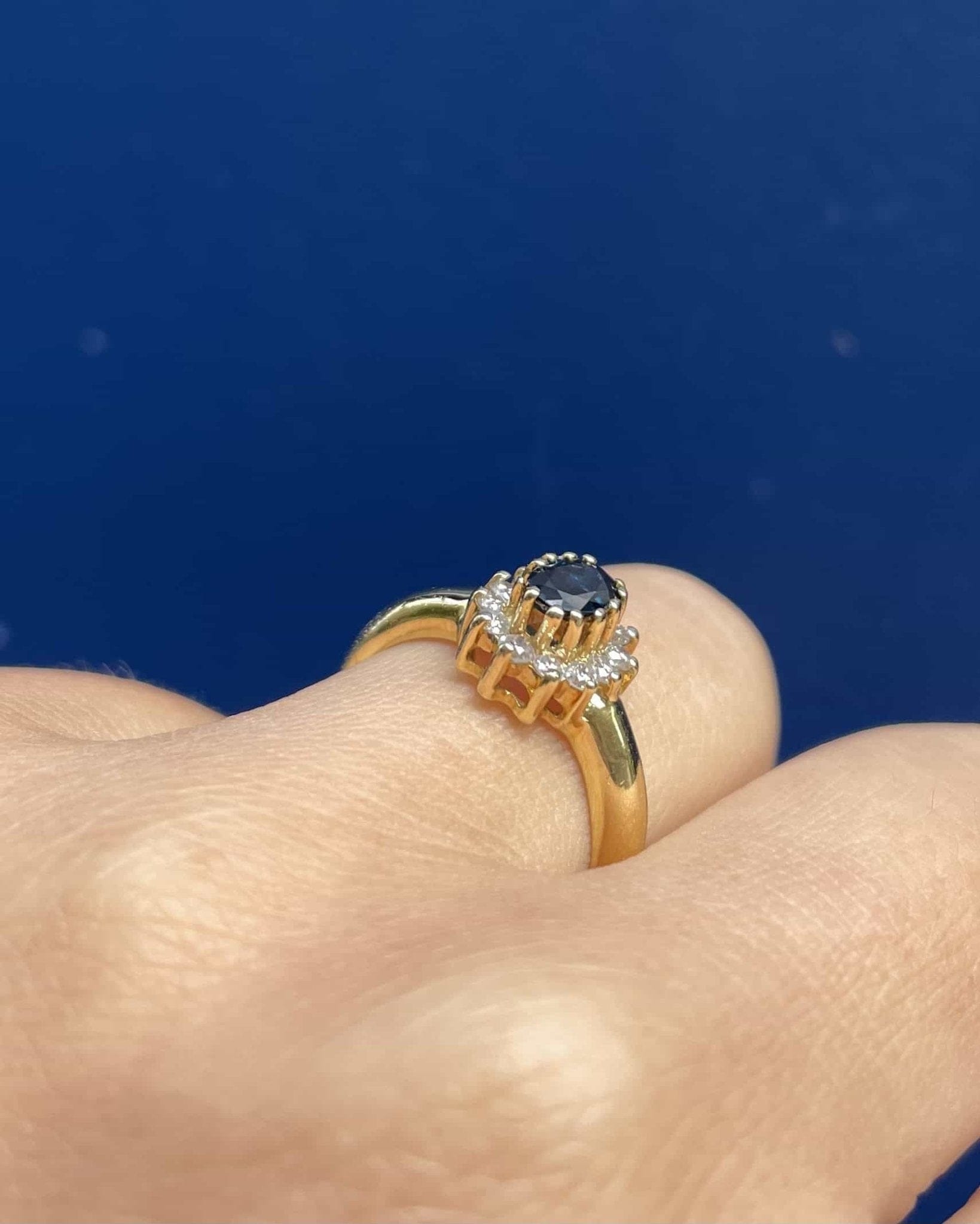Bague Marguerite Saphir 0.40 Carat &amp; Diamants "Constance" - Elliade Paris