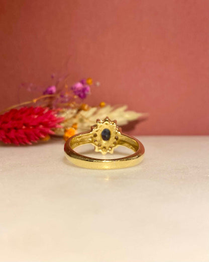 Bague Marguerite Saphir 0.40 Carat &amp; Diamants &quot;Constance&quot; - Elliade Paris