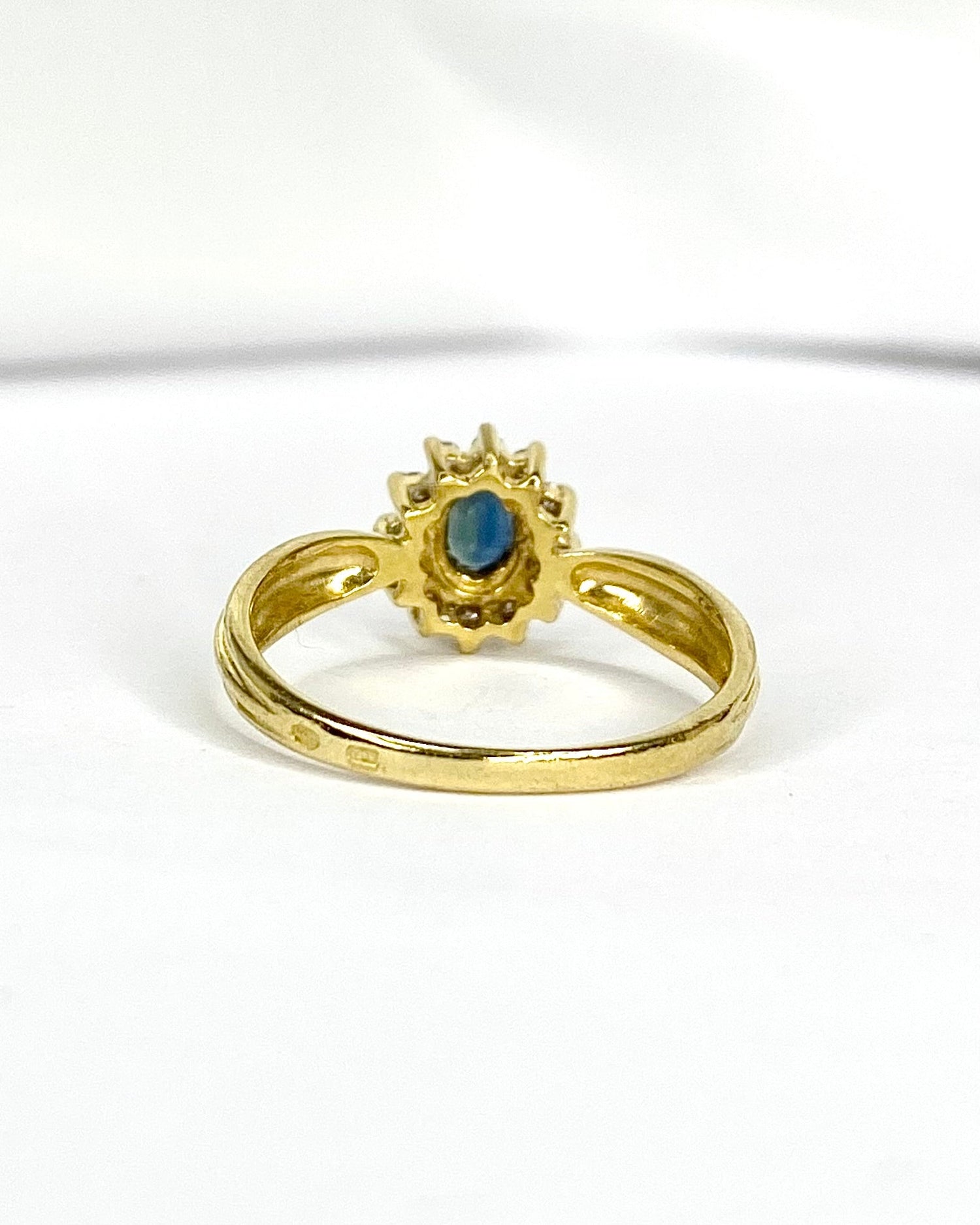 Bague Marguerite Saphir 0.43 carat &amp; Diamants "Mathilde" - Elliade Paris