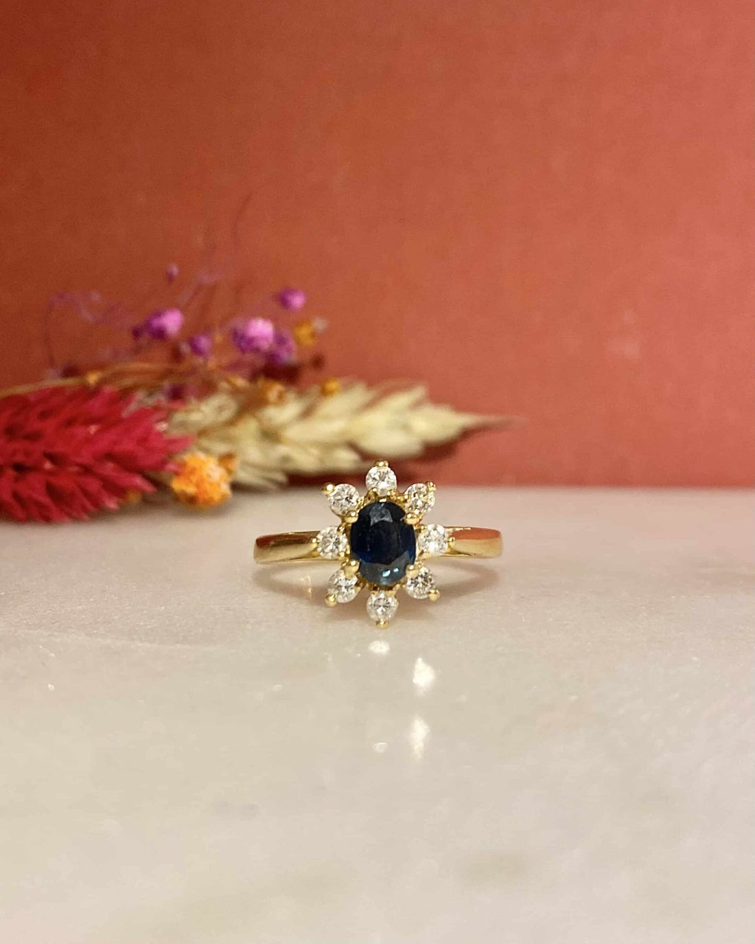 Bague Marguerite Saphir 0.44 Carat &amp; Diamants &quot;Lydie&quot; - Elliade Paris