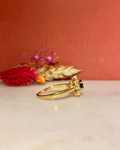 Bague Marguerite Saphir 0.44 Carat &amp; Diamants &quot;Lydie&quot; - Elliade Paris