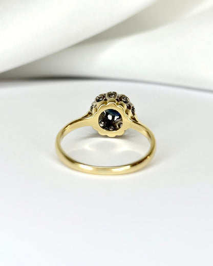 Bague Marguerite Saphir 0.45 carat &amp; 10 Diamants &quot;Marlène&quot; - Elliade Paris