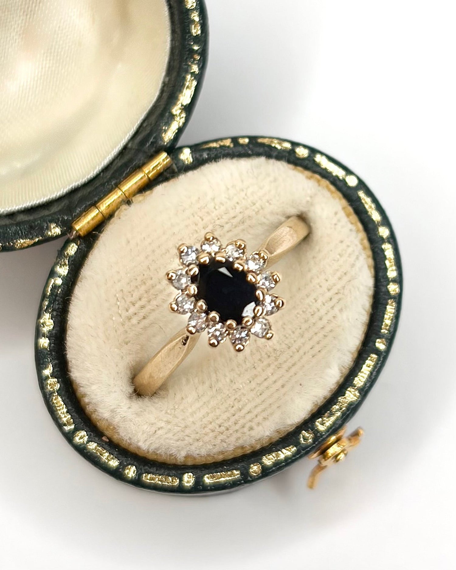 Bague Marguerite Saphir 0.45 carat &amp; 12 Diamants "Lisie" - Elliade Paris